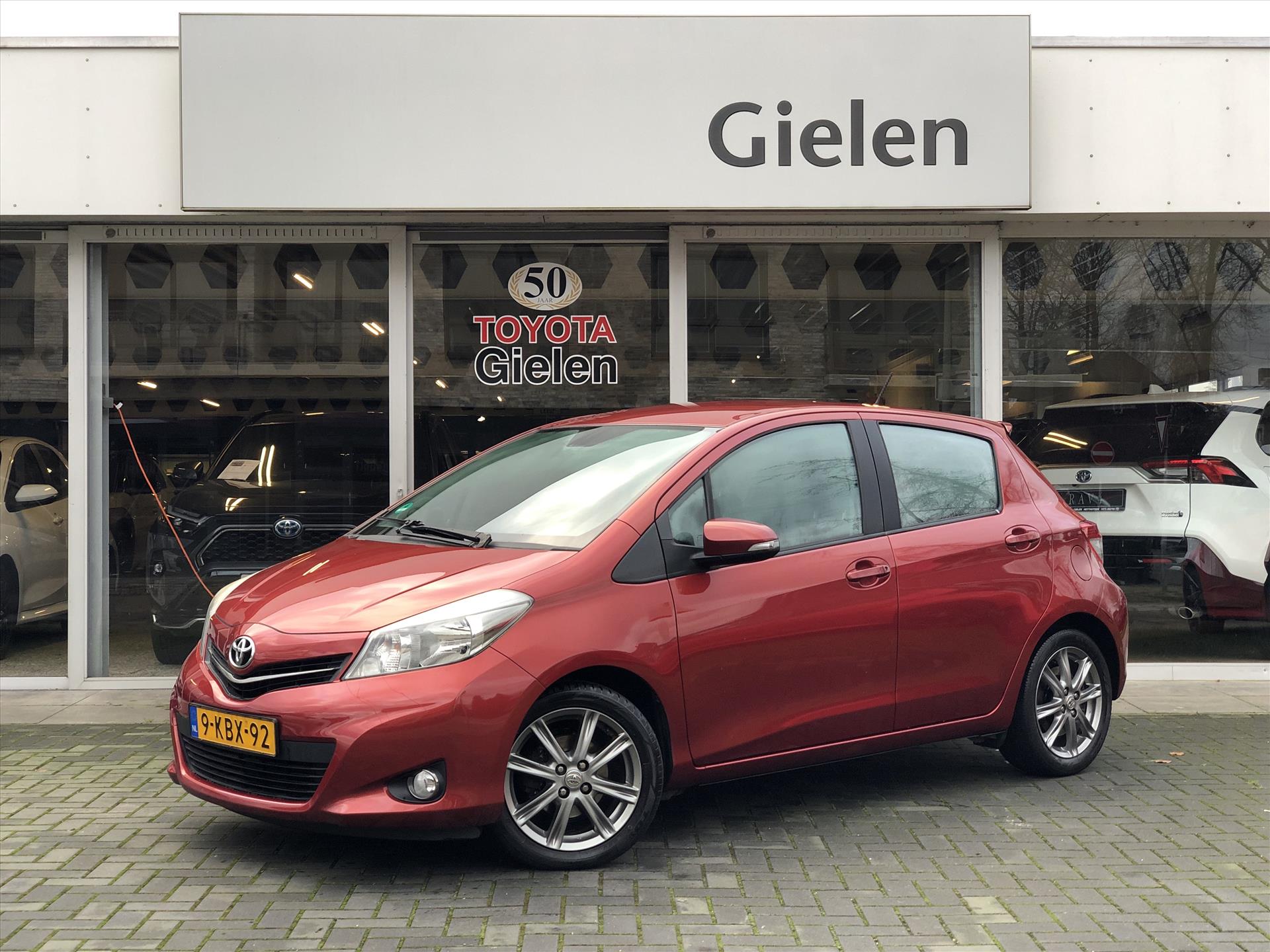 Toyota Yaris 1.3 VVT-i Automaat Dynamic | Eerst eigenaar, Trekhaak, Keyless, Lichtmetalen velgen, Startknop, Climate control, Cruise control 36630694-0.jpg | Autobedrijf Gielen