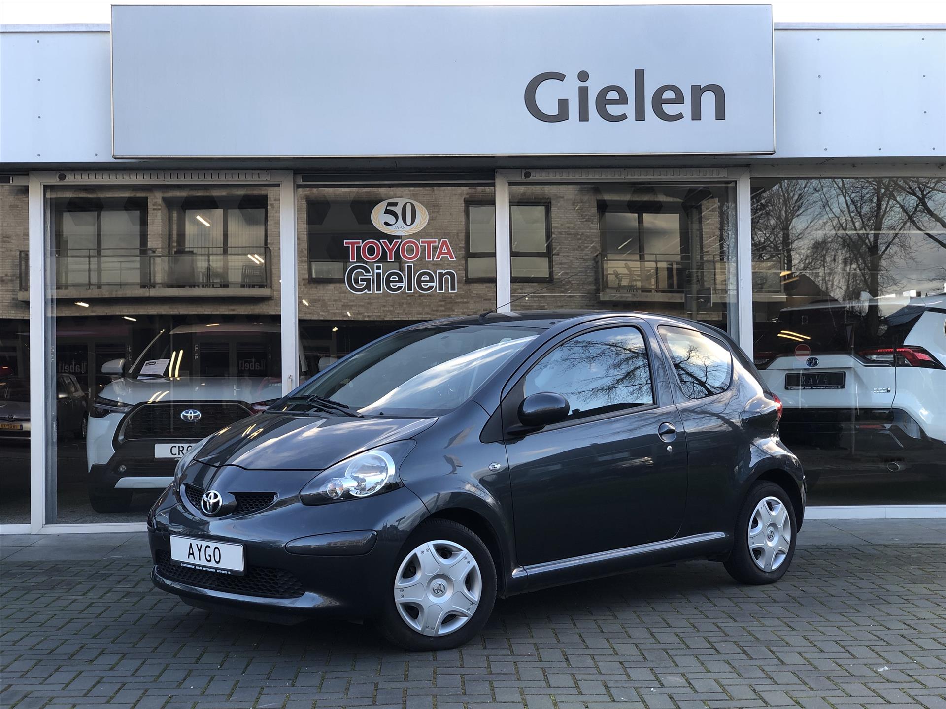 Toyota Aygo 1.0 VVT-I Plus | 2e eigenaar, Elektirsche ramen, Centrale deurvergrendeling, Radio/CD-Speler, Nieuw geleverd + onderhouden! 36662471-0.jpg | Autobedrijf Gielen