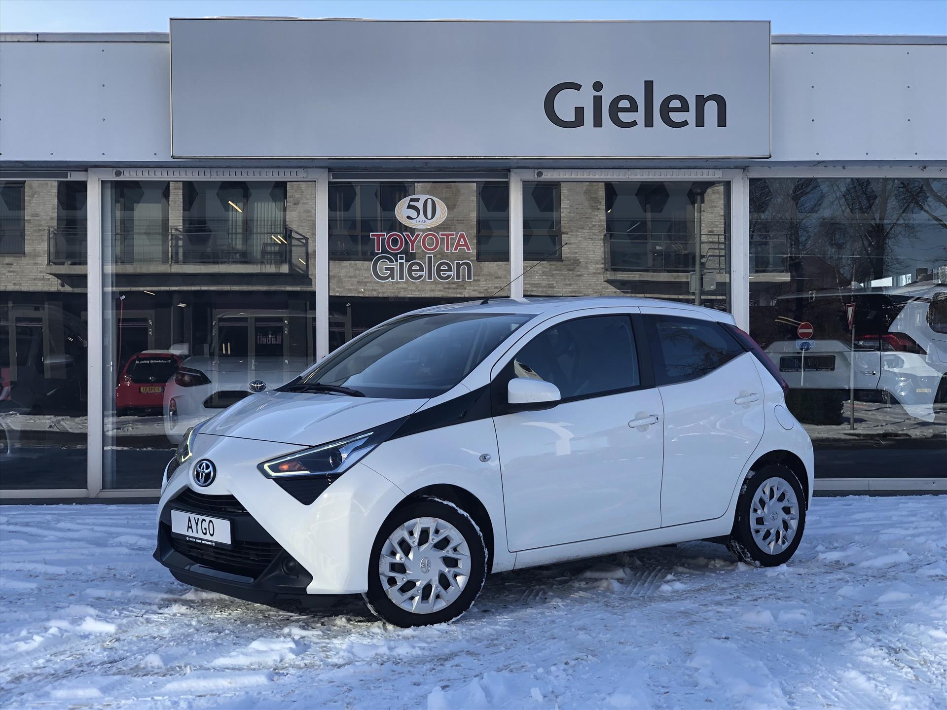 Toyota Aygo 1.0 VVT-i x-play | Eerste eigenaar, Apple CarPlay/Android auto, Parkeercamera, Snelheidsbegrenzer, In hoogte verstelbare stoel 36719276-0.jpg | Autobedrijf Gielen