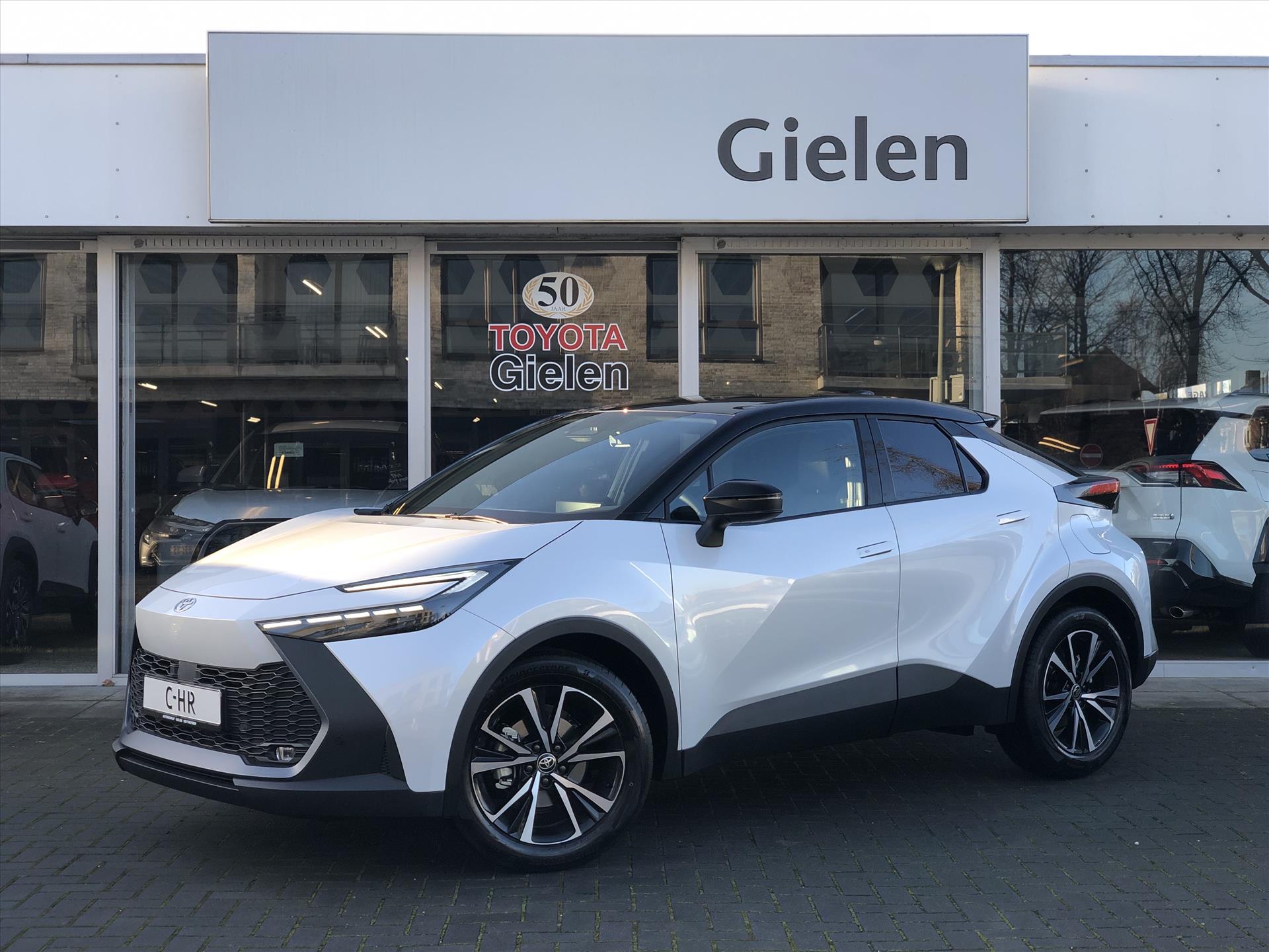 Toyota C-HR 1.8 Hybrid 140pk First Edition Bi-tone | Nieuw model, Smart connect, Dodehoekherkenning, Parkeersensoren,Stoel + Stuurverwarming 36762533-0.jpg | Autobedrijf Gielen