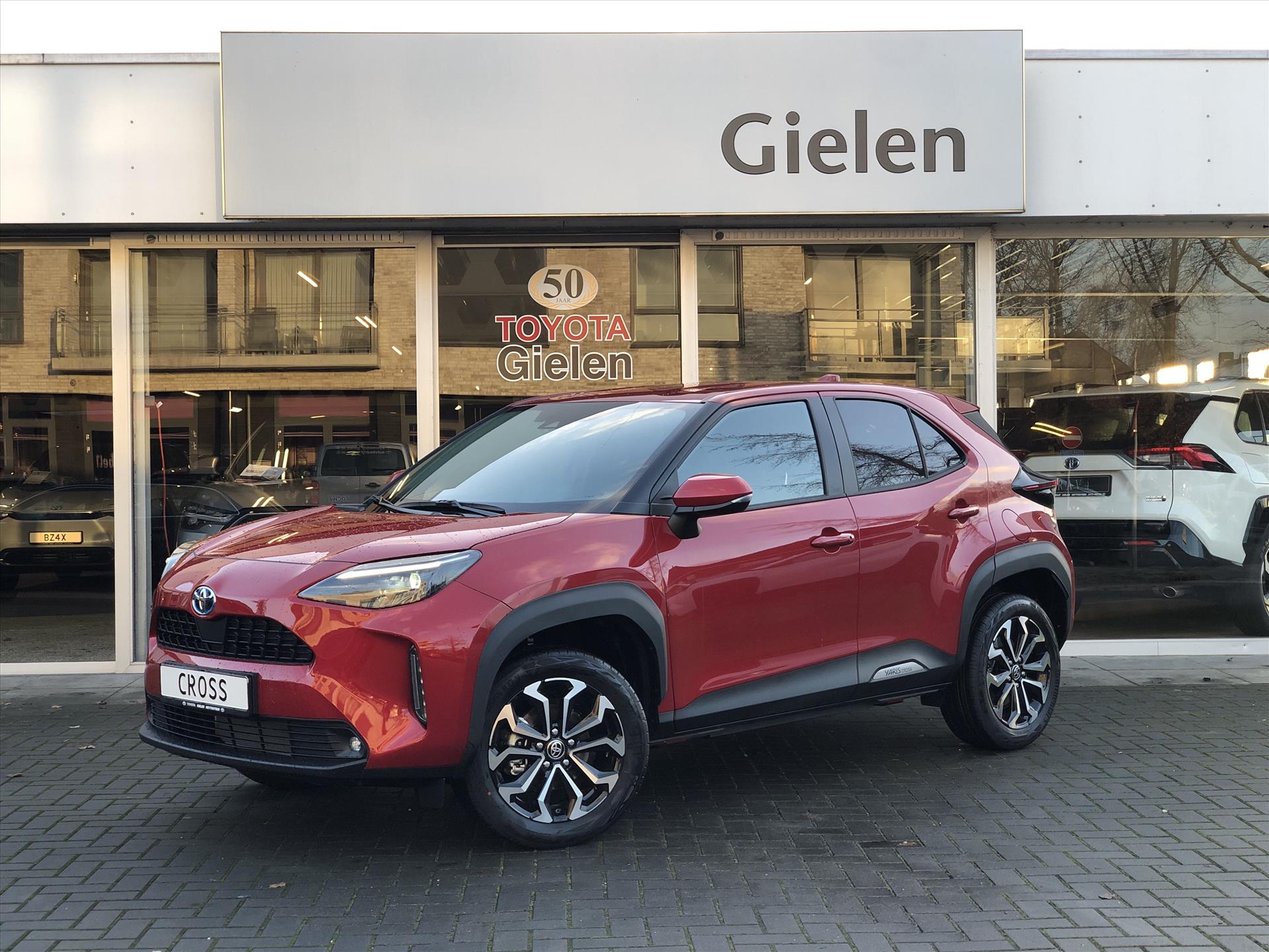 Toyota Yaris Cross 1.5 Hybrid Dynamic Plus | Winterpakket, Smart Connect, Keyless, Navigatie, Stoel + Stuurverwarming 36779282-0.jpg | Autobedrijf Gielen