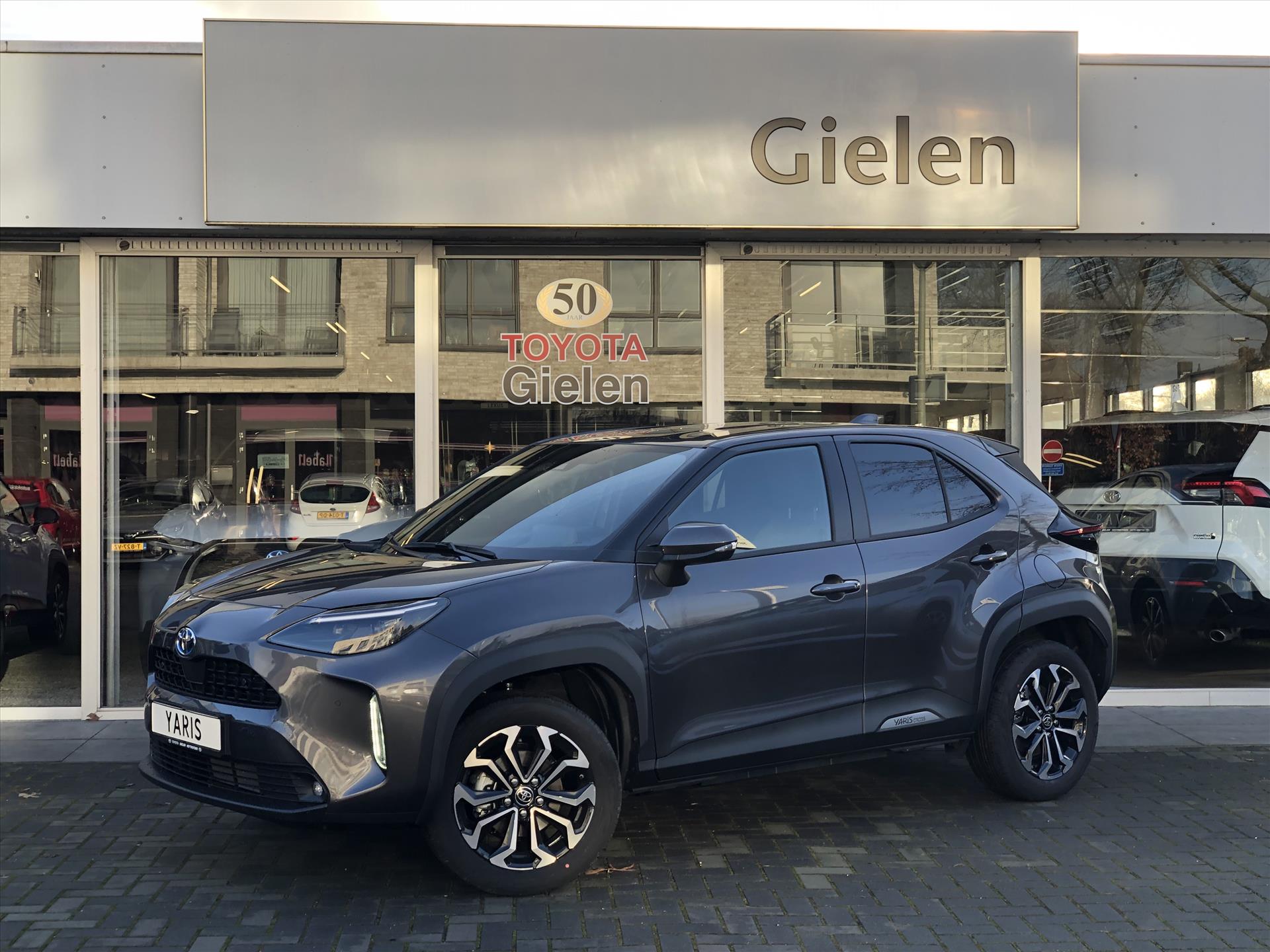 Toyota Yaris Cross 1.5 Hybrid Dynamic Plus | Dodehoekherkenning, Parkeersensoren, Smart Connect, Navigatie, Stoel + Stuurverwarming 36779458-0.jpg | Autobedrijf Gielen