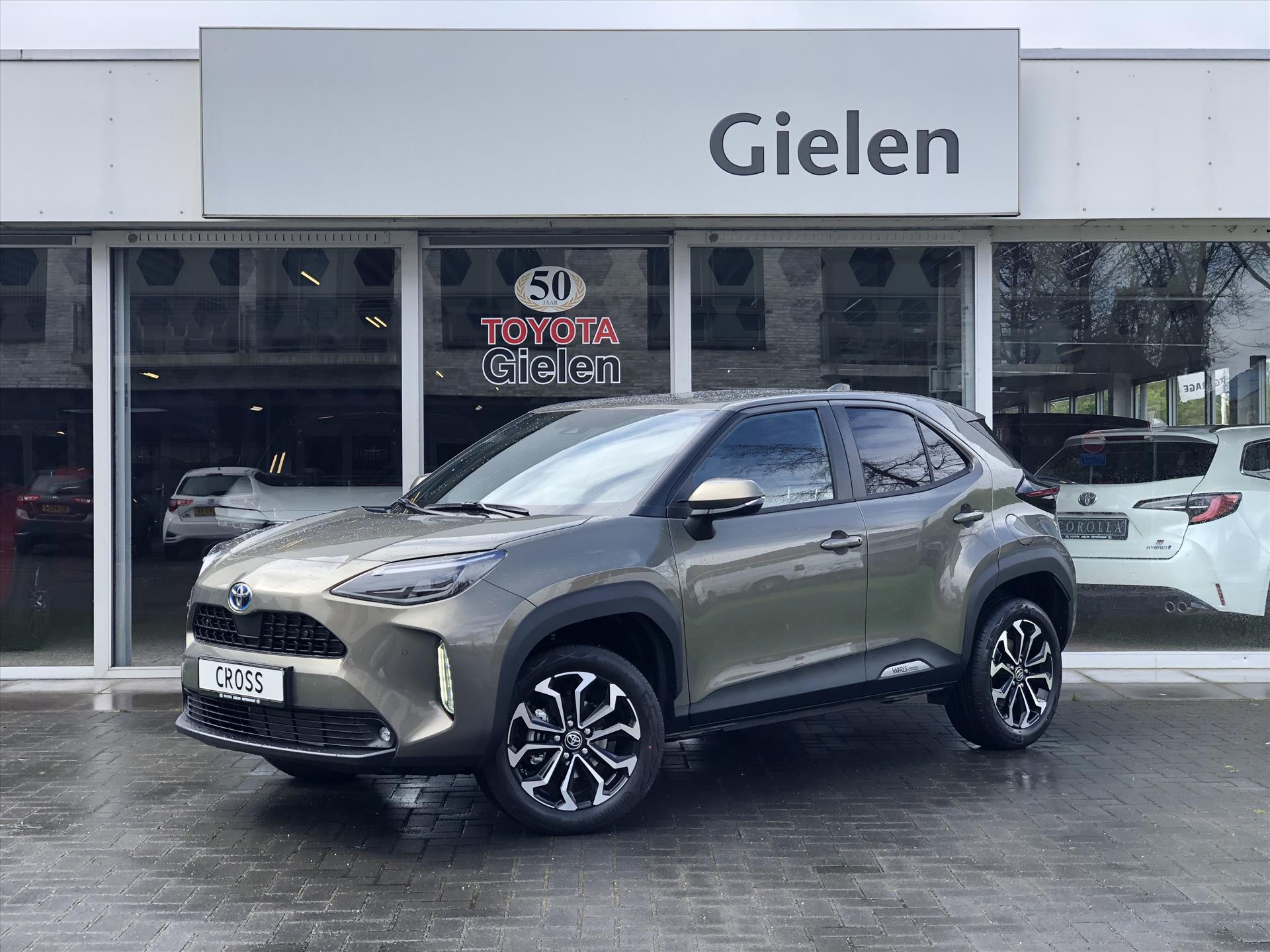 Toyota Yaris Cross 1.5 Hybrid Dynamic Plus | Dodehoekherkenning, Parkeersensoren, Smart Connect, Navigatie, Stoel + Stuurverwarming 36779459-0.jpg | Autobedrijf Gielen
