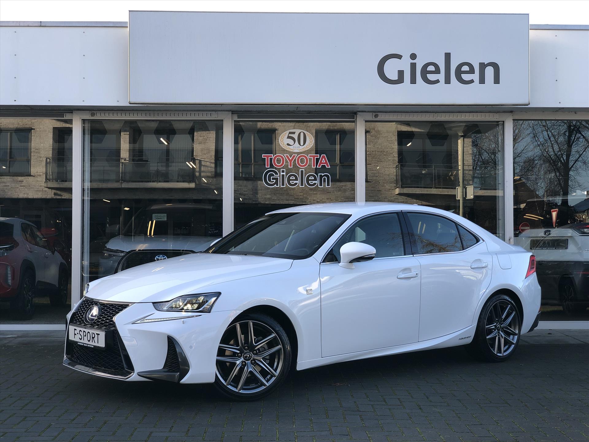 Lexus IS 300h 223pk F Sport Line Premium | Mark Levinson, Stoelventilatie, Geheugenfunctie, Dodehoekherkenning, Parkeersensoren, Leer 36783085-0.jpg | Autobedrijf Gielen