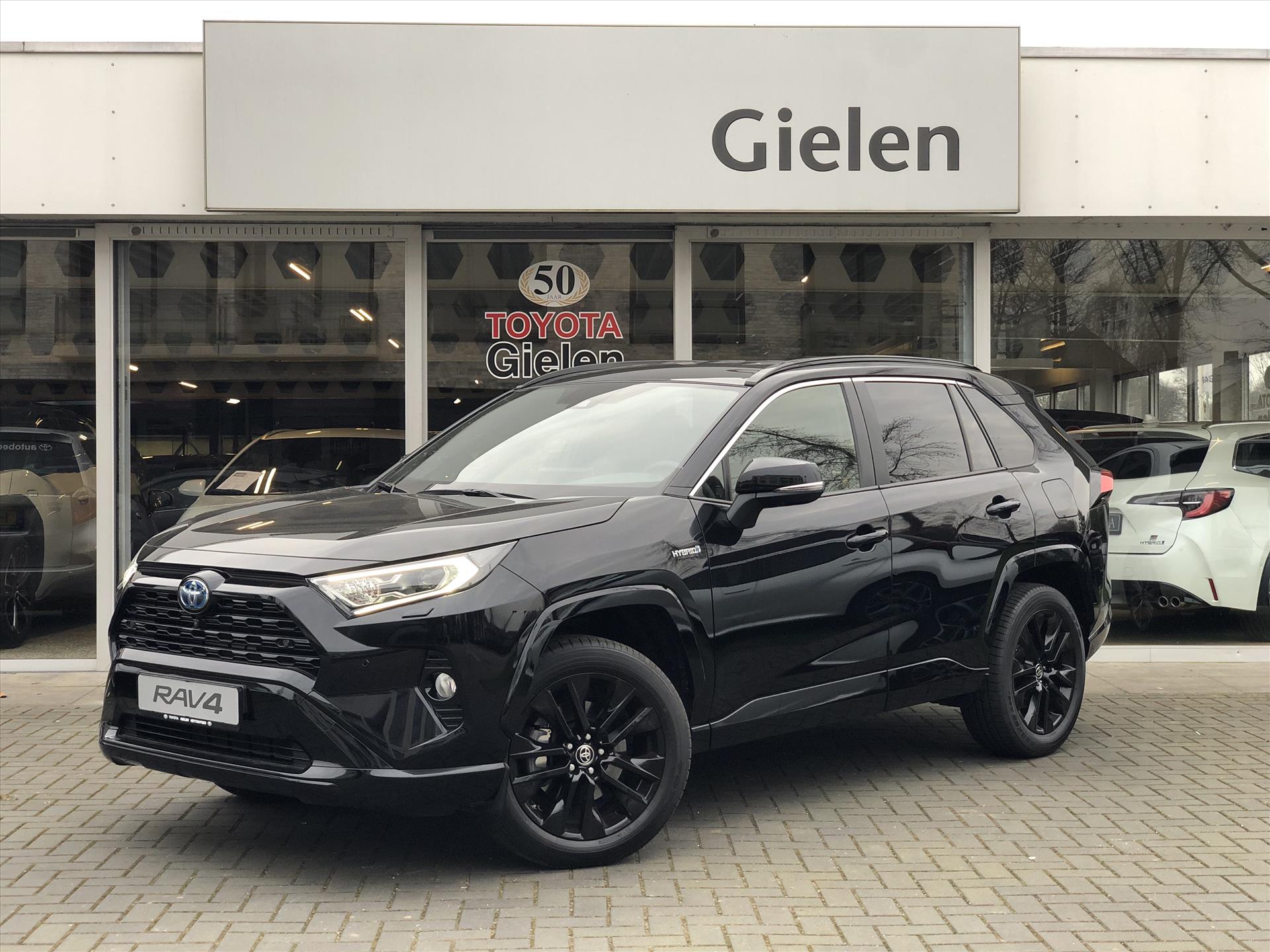 Toyota RAV4 2.5 Hybrid Black Edition Premium | Navigatie, JBL, 360 Camera, Dodehoekherkenning, Stoel + Stuurverwarming, Apple CarPlay/Androi 36953267-0.jpg | Autobedrijf Gielen