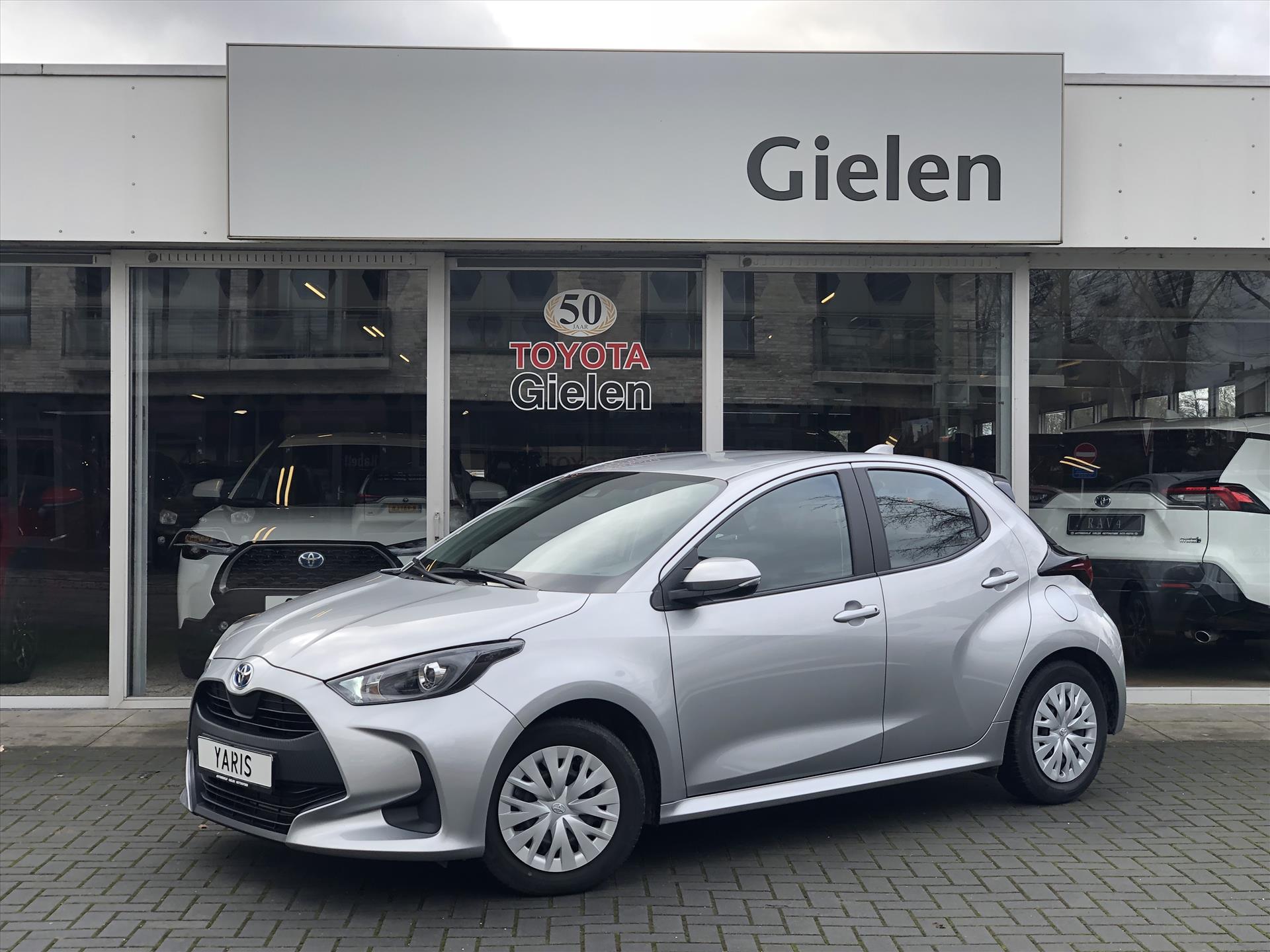 Toyota Yaris 1.5 Hybrid 116pk Active Plus | Navigatie, Parkeercamera, Apple CarPlay/Android Auto, Licht + Regensensor 36996143-0.jpg | Autobedrijf Gielen