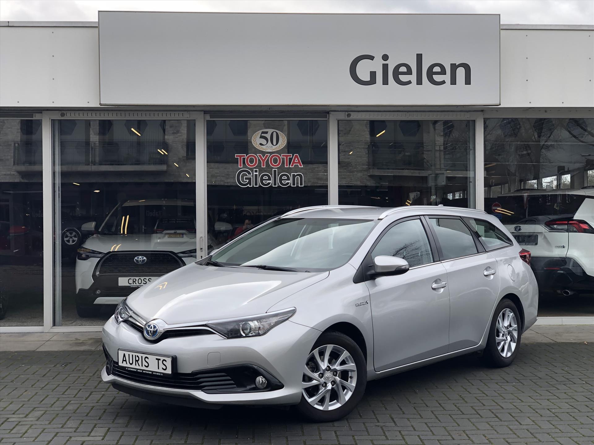 Toyota Auris Touring Sports 1.8 Hybrid Dynamic | Trekhaak, Navigatie, Cruise control, Parkeercamera, Bluetooth, Climate control 37020214-0.jpg | Autobedrijf Gielen