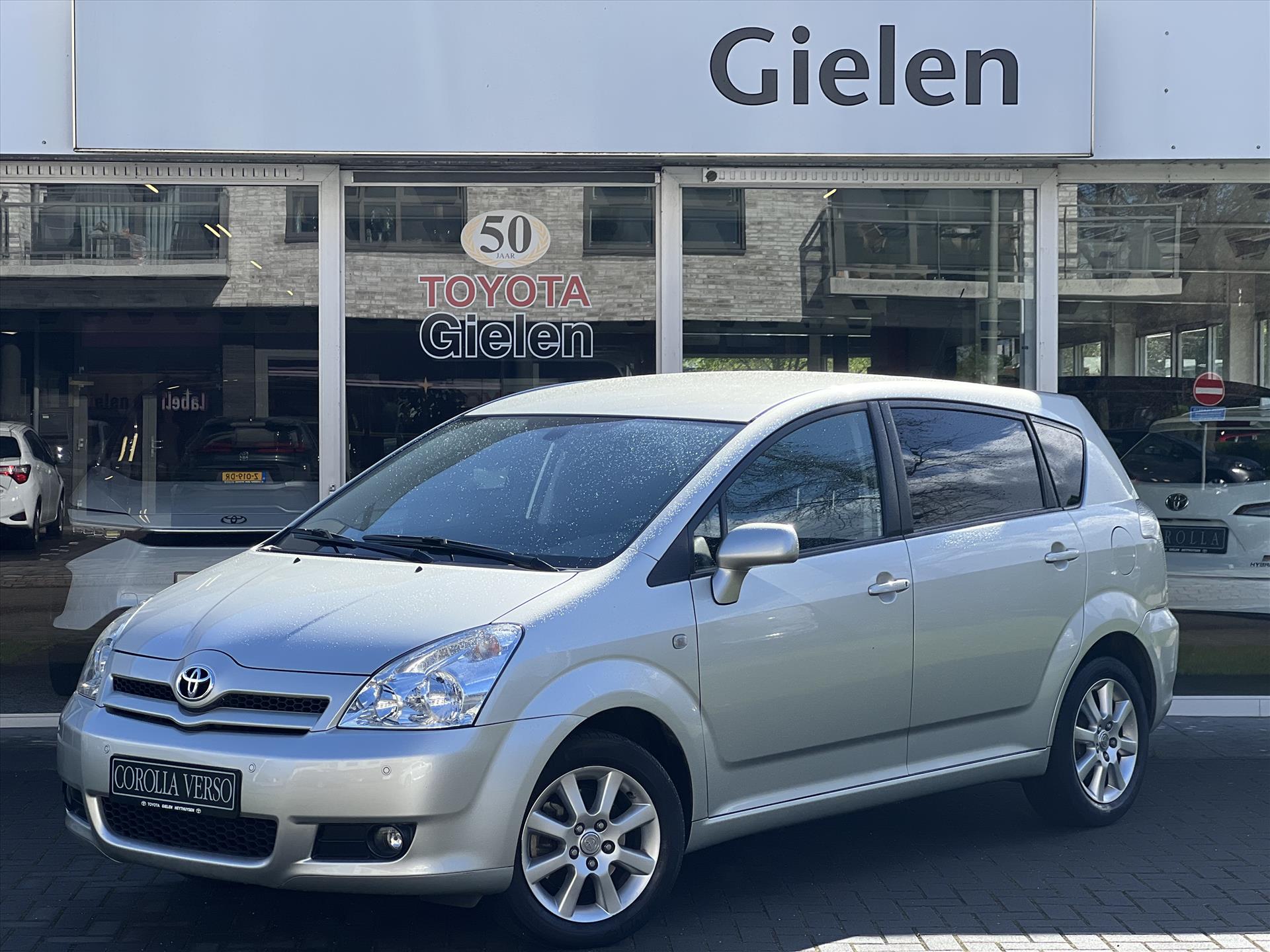 Toyota Corolla Verso 1.8 VVT-I Dynamic | Eerste eigenaar, Trekhaak, Cruise control, Climate control, Lichtmetalen velgen, Nieuw geleverd + onderhoude 37260060-0.jpg | Autobedrijf Gielen