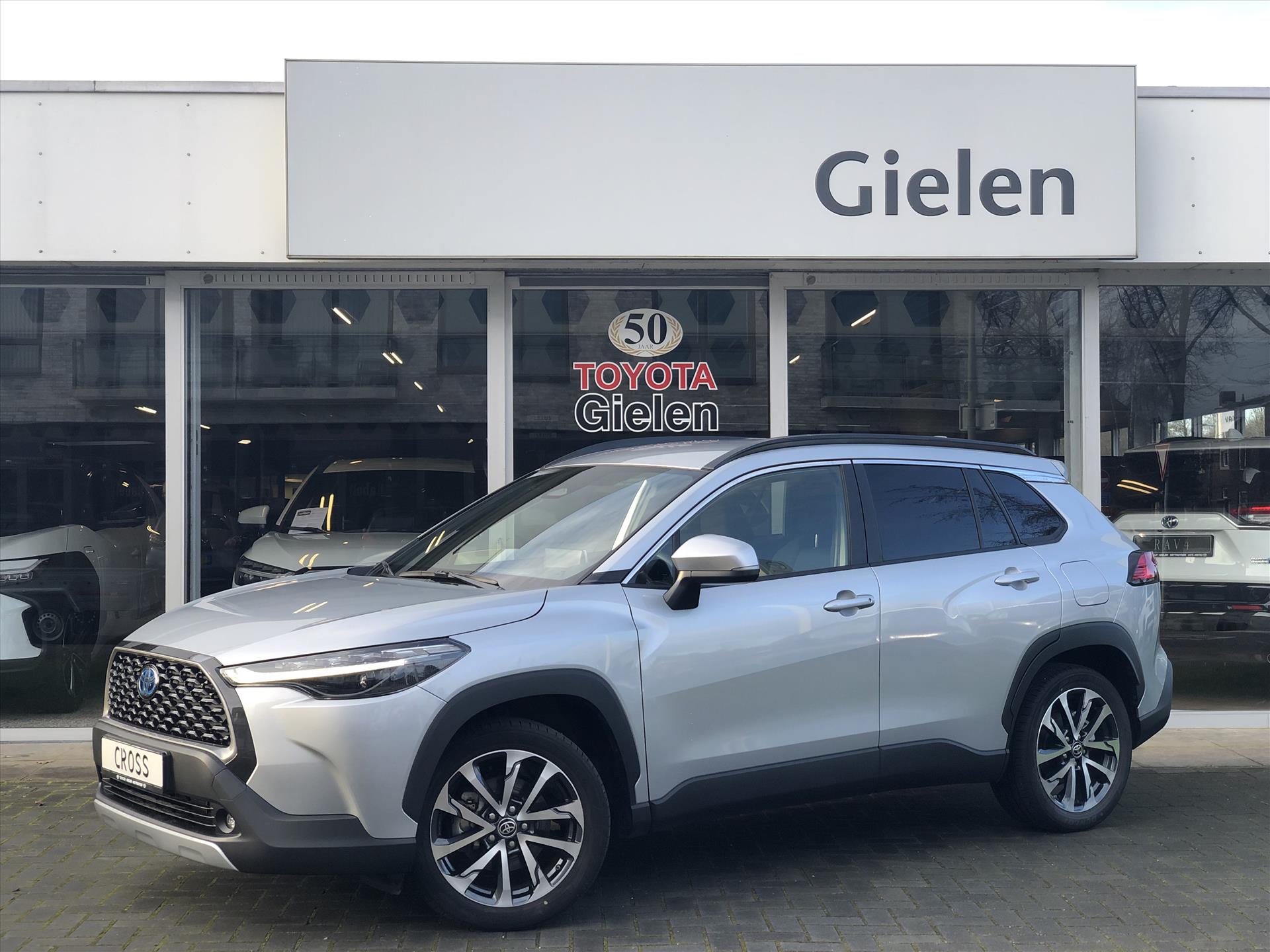Toyota Corolla Cross 2.0 High Power Hybrid Dynamic Plus | Stoel + Stuurverwarming, 18inch, Smart Connect, CarPlay, Privacy Glass 37269837-0.jpg | Autobedrijf Gielen