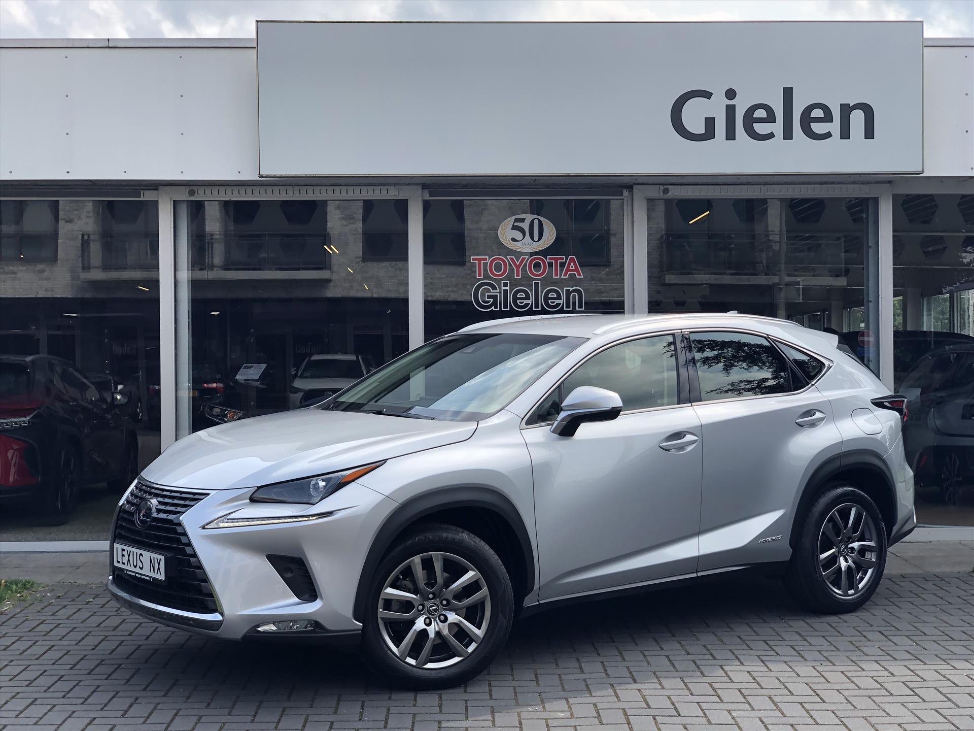 Lexus NX 300h AWD Sport Edition | Trekhaak, Eerste eigenaar, Leer, Stoelverwarming, Parkeersensoren, 18 inch, Navi, CarPlay 37291183-0.jpg | Autobedrijf Gielen