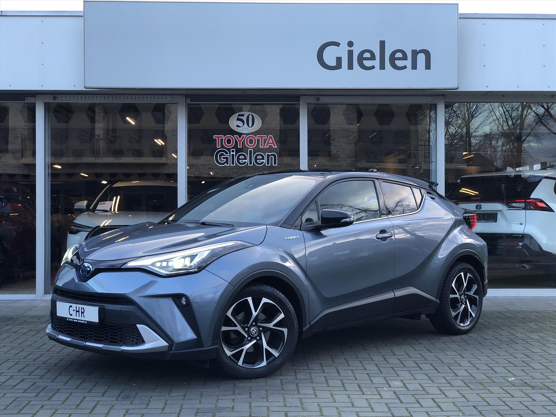 Toyota C-HR 2.0 Hybrid 184pk First Edition Bi-Tone | JBL, Dodehoekherkenning, Parkeersensoren, Navi, Stoelverwarming, Eerste eigenaar 37291281-0.jpg | Autobedrijf Gielen