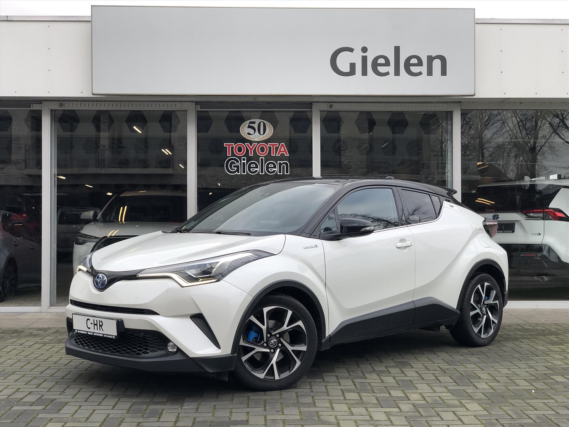 Toyota C-HR 1.8 Hybrid Bi-Tone Plus | JBL, Leer, Stoelverwarming, Navigatie, Keyless, Dodehoekherkenning, LED Pakket 37319030-0.jpg | Autobedrijf Gielen