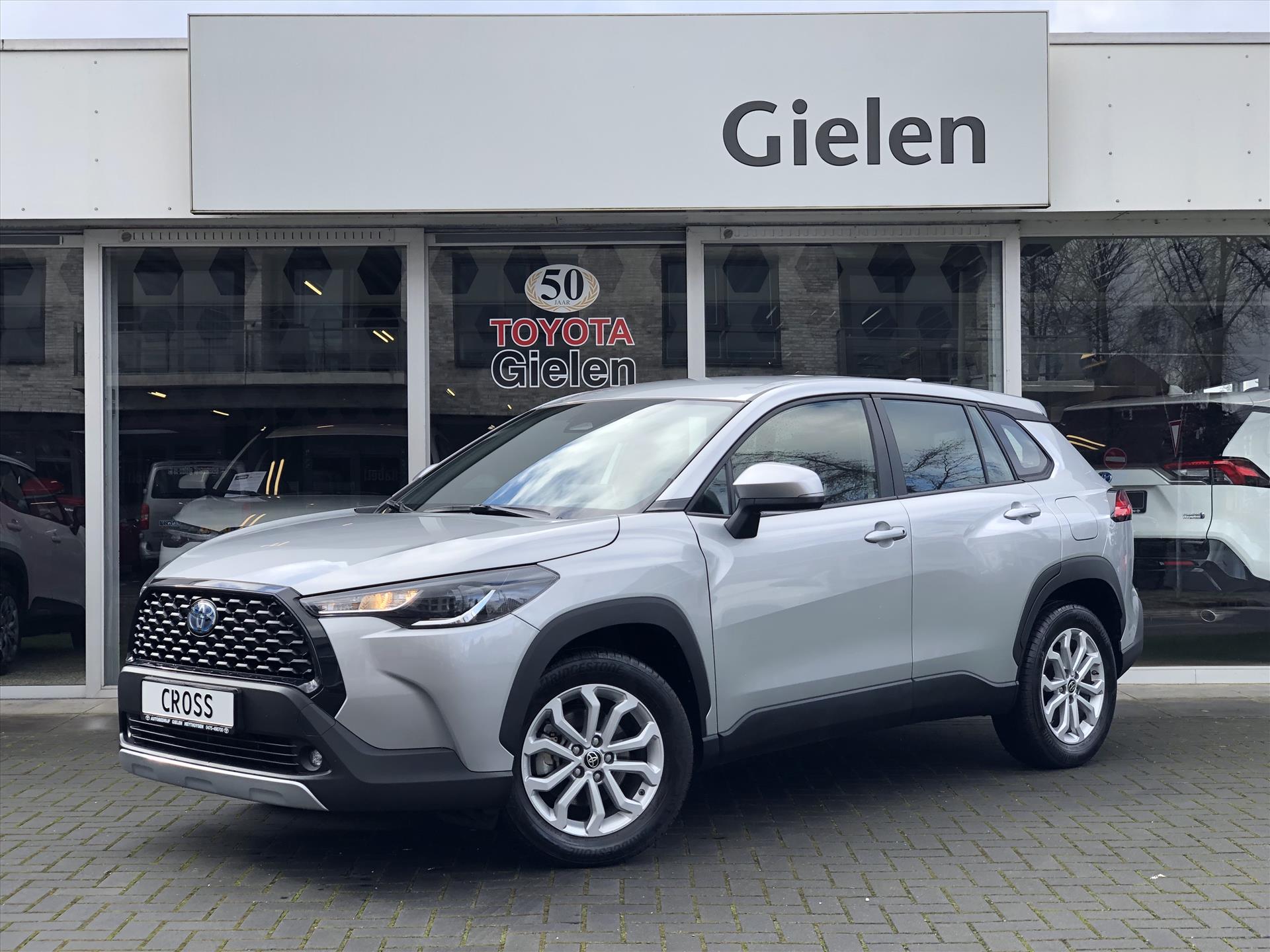 Toyota Corolla Cross 2.0 High Power Hybrid Active Plus | Stoel + Stuurverwarming, Lendensteun, Navigatie, Smart Connect, Licht + Regensensor 37338260-0.jpg | Autobedrijf Gielen