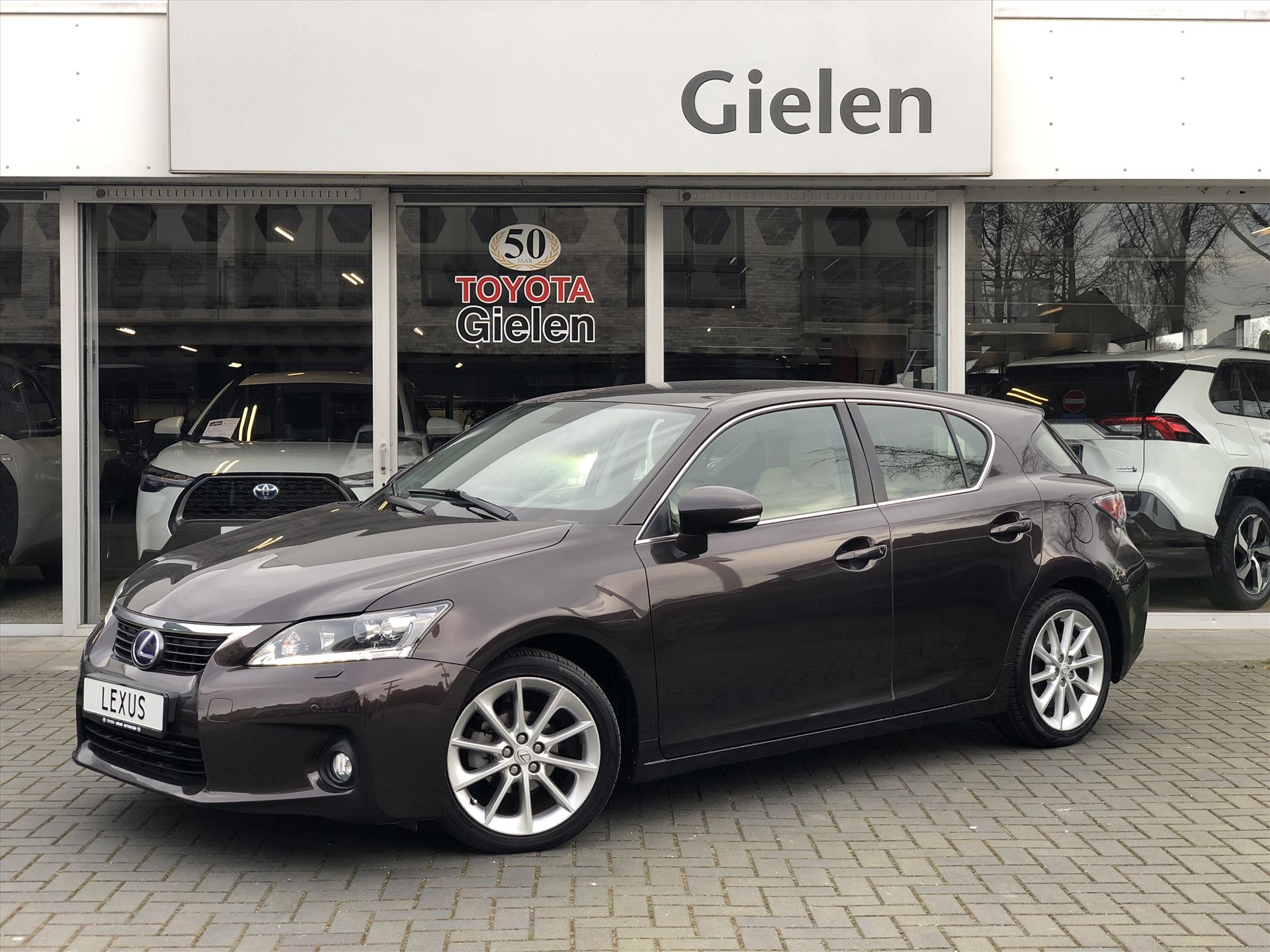 Lexus CT 200h Luxury Line | Mark Levinson, Leer, Geheugenfunctie, Stoelverwarming, Keyless, Parkeersensoren, Zeer compleet! 37374416-0.jpg | Autobedrijf Gielen