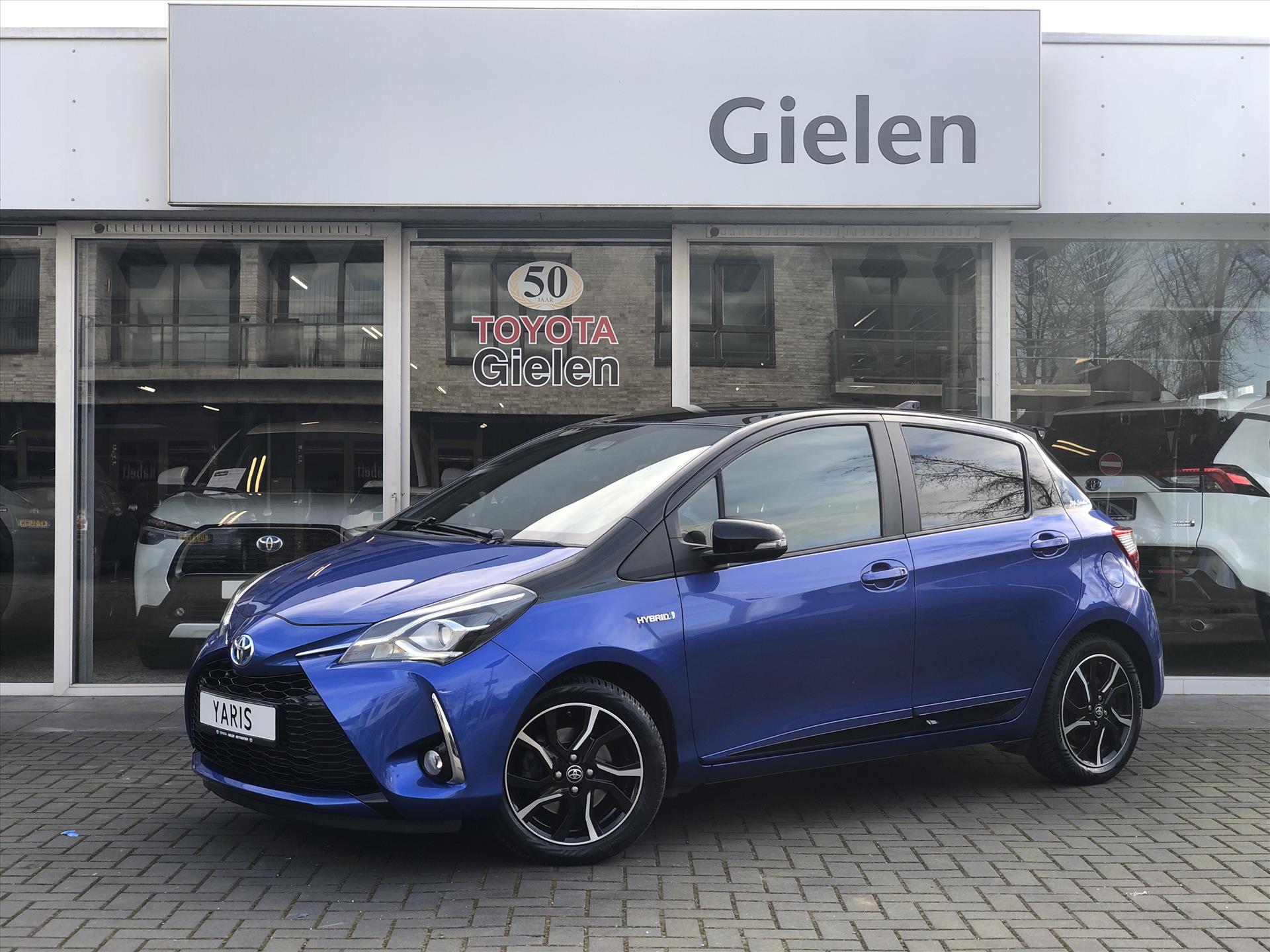 Toyota Yaris 1.5 Hybrid Bi-Tone Plus | Panoramadak, Navigatie, Stoelverwarming, Spoiler, Armsteun, Cruise control, 16 inch, Meest luxe! 37374564-0.jpg | Autobedrijf Gielen