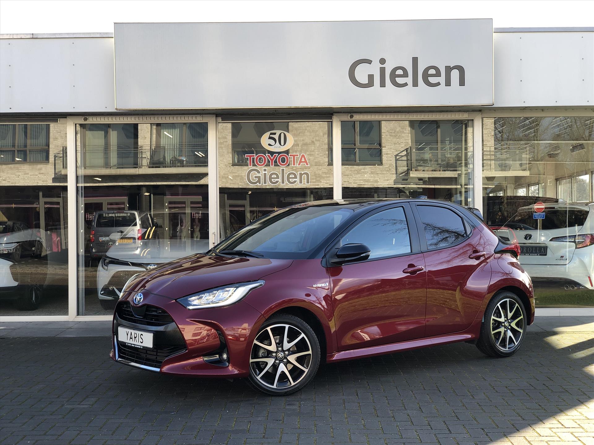 Toyota Yaris 1.5 Hybrid Executive Premium | Head up display, Dodehoekherkenning, Parkeersensoren, Stoelverwarming, Keyless, Half leer 37509908-0.jpg | Autobedrijf Gielen