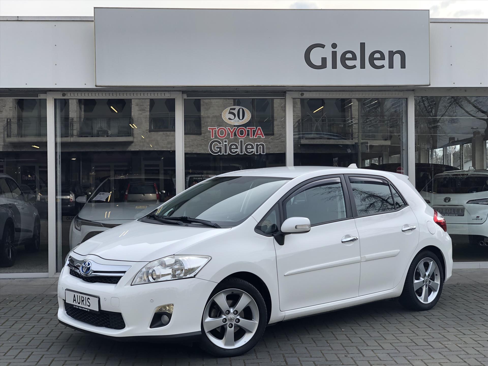 Toyota Auris 1.8 Hybrid Dynamic | Navigatie, Trekhaak, Cruise control, Parkeercamera, Stuurbediening, Parkeersensoren 37533066-0.jpg | Autobedrijf Gielen