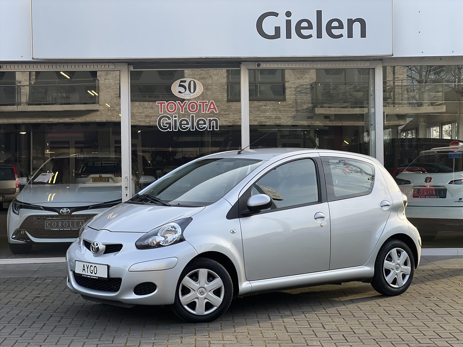 Toyota Aygo 1.0 VVT-i 5D Comfort Navigator | Eerste eigenaar, Parkeersensoren, Airconditioning, Elektrische ramen 37586686-0.jpg | Autobedrijf Gielen