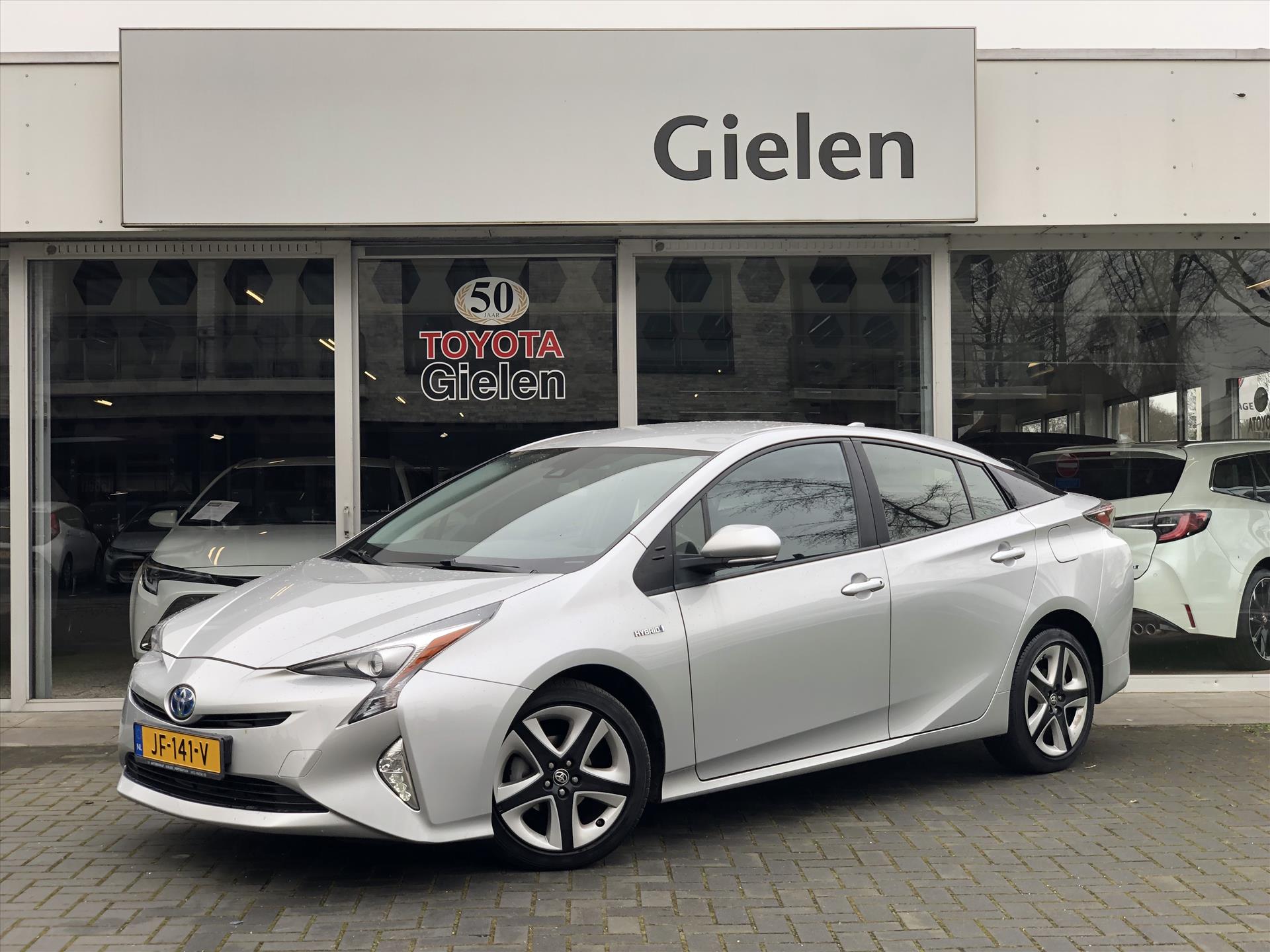 Toyota Prius 1.8 Full Hybrid Dynamic | Navigatie, Head up display, Dodehoekherkenning, Keyless, DAB, Stoelverwarming, LED 37597258-0.jpg | Autobedrijf Gielen