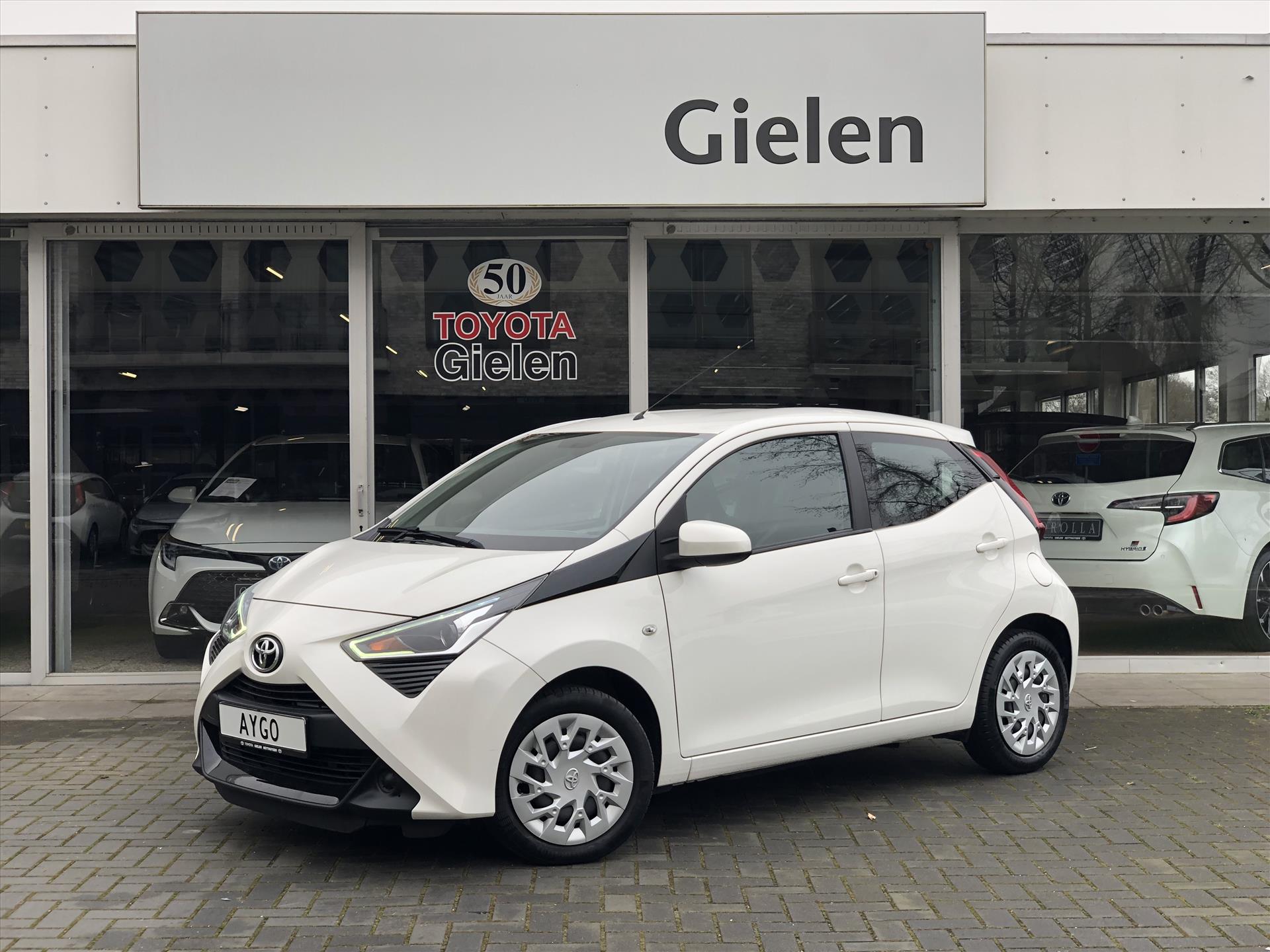 Toyota Aygo 1.0 VVT-i 72pk X-Play | Eerste eigenaar, Apple CarPlay/Android auto, Parkeercamera, Bluetooth, Stuurbediening, Weinig KM! 37641496-0.jpg | Autobedrijf Gielen