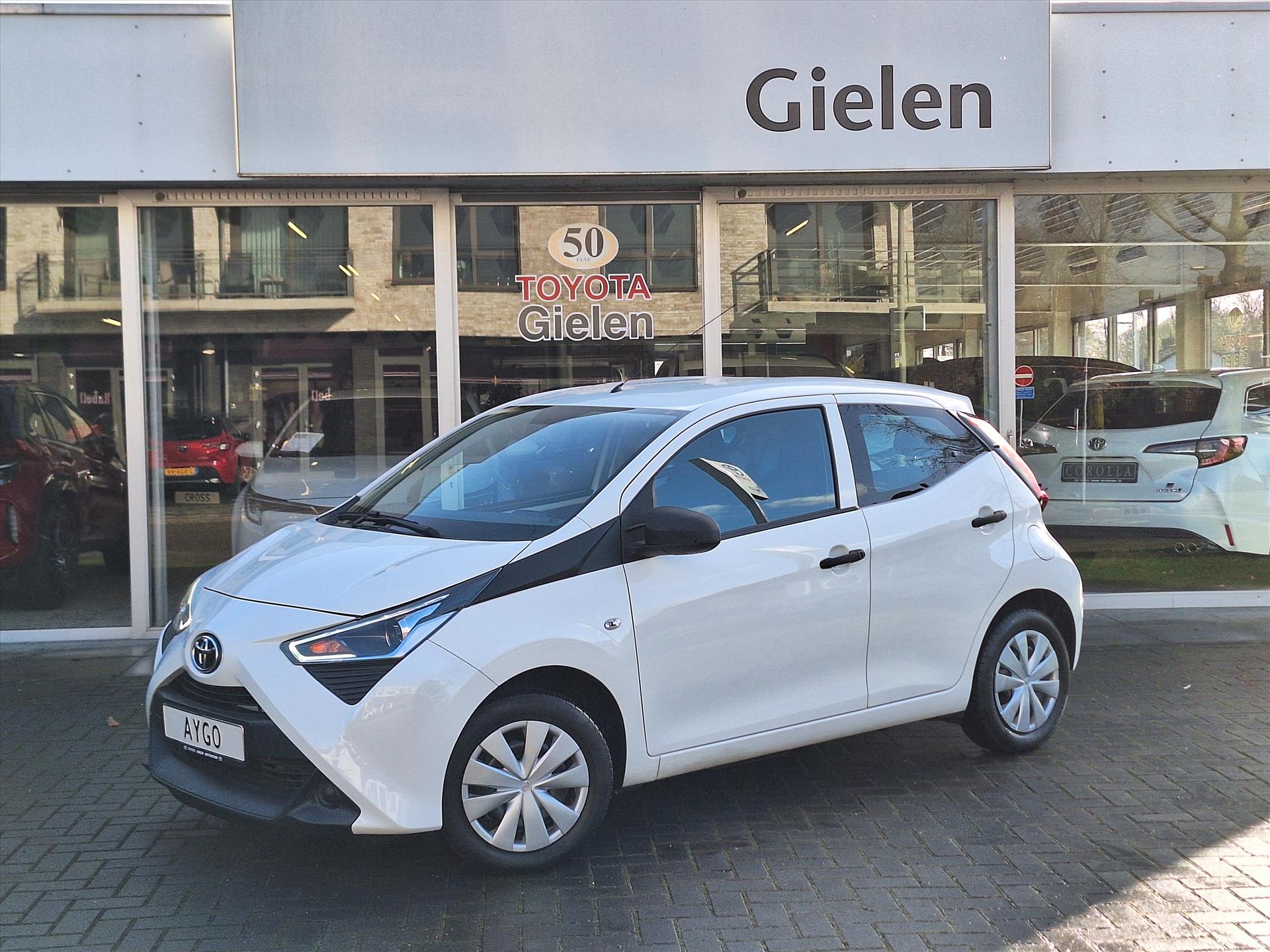 Toyota Aygo 1.0 VVT-i 72pk X-Fun | Eerste eigenaar, Bluetooth, Stuurbediening, Airconditioning, Weinig KM! 37641528-0.jpg | Autobedrijf Gielen