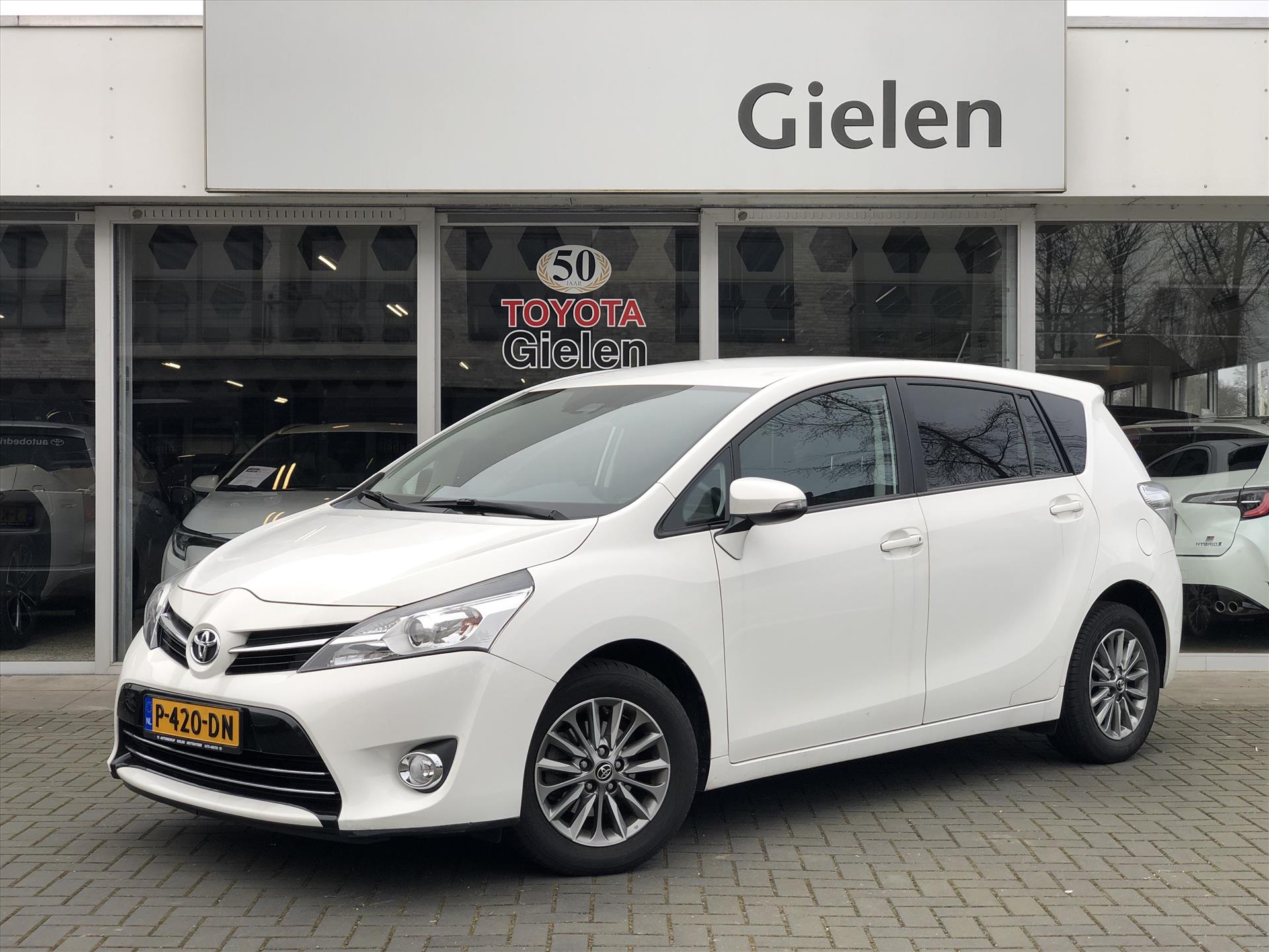 Toyota Verso 1.8 VVT-i 147pk Automaat Dynamic | Trekhaak, Climate control, Lichtmetalen velgen, Cruise control, Licht + Regensensor 37676210-0.jpg | Autobedrijf Gielen