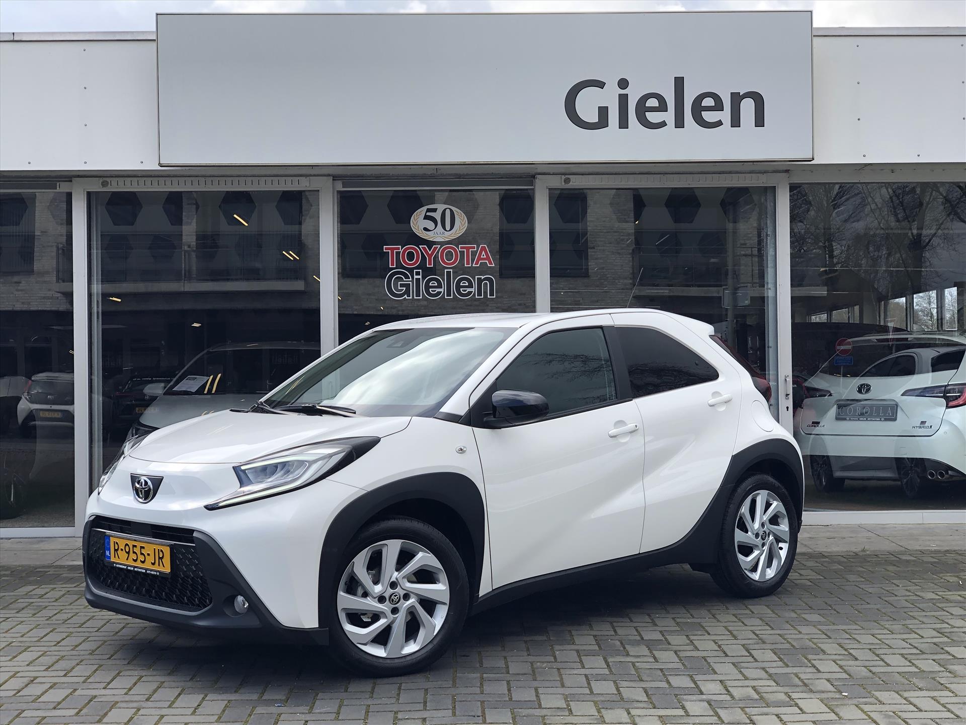 Toyota Aygo X 1.0 VVT-i MT 72pk First | Eerste eigenaar, Lichtmetalen velgen, Climate control, LED, Privacy Glass, Apple CarPlay/Android Auto 37680698-0.jpg | Autobedrijf Gielen
