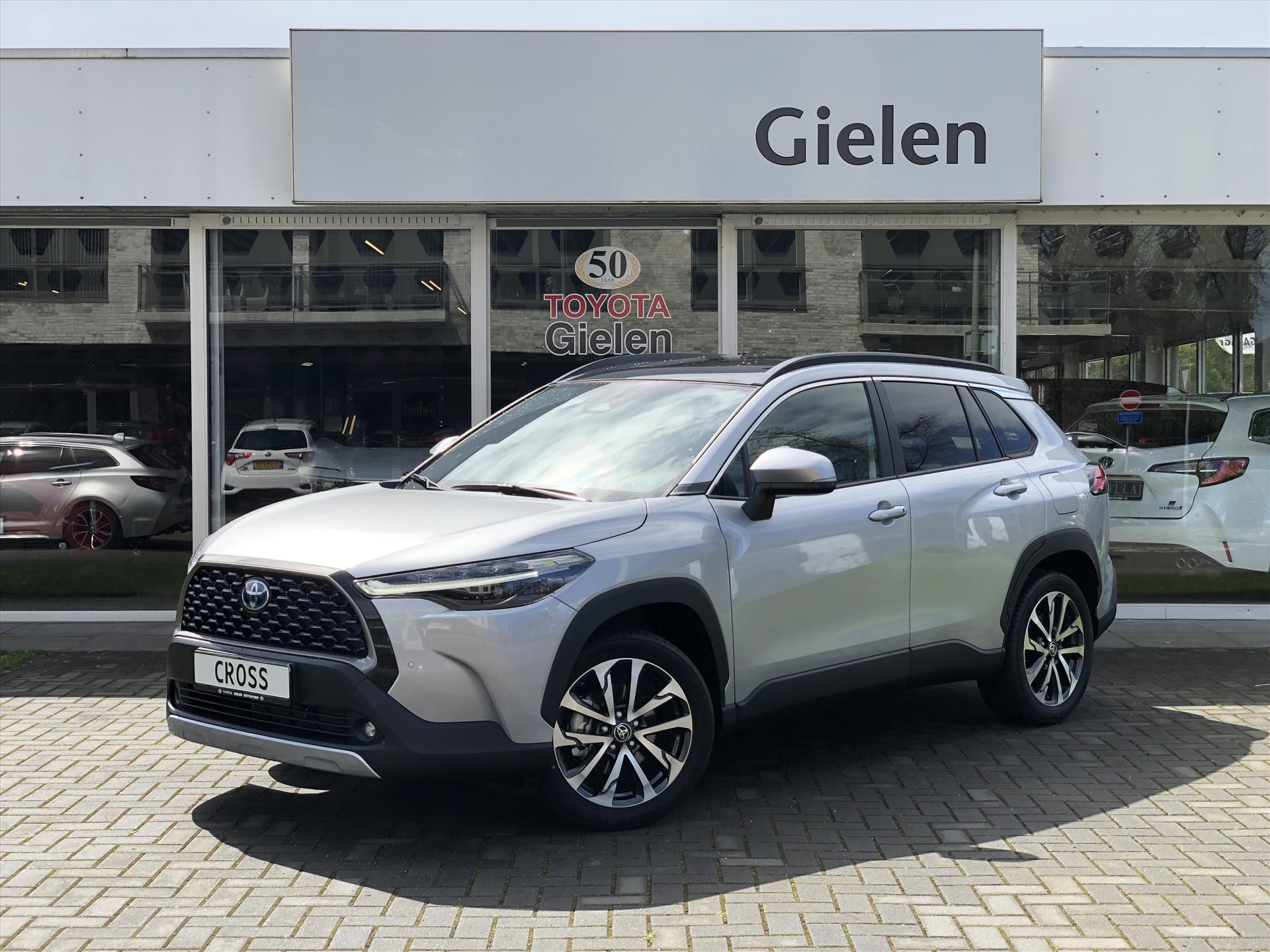 Toyota Corolla Cross 2.0 High Power Hybrid Style Plus | Panoramadak, Stuurverwarming, Dodehoekherkenning, Parkeersensoren, 18 inch 37806655-0.jpg | Autobedrijf Gielen