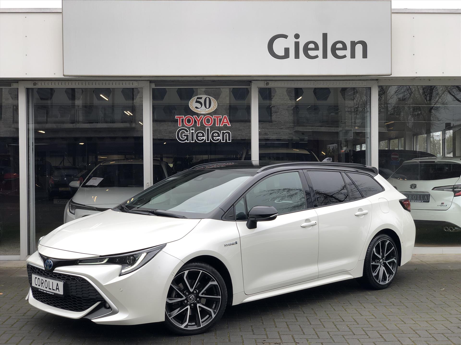 Toyota Corolla Touring Sports 2.0 Hybrid Premium | Eerste eigenaar, Trekhaak, Head up display, Leer, Dodehoekherkenning, Parkeersensoren, JBL 37813753-0.jpg | Autobedrijf Gielen