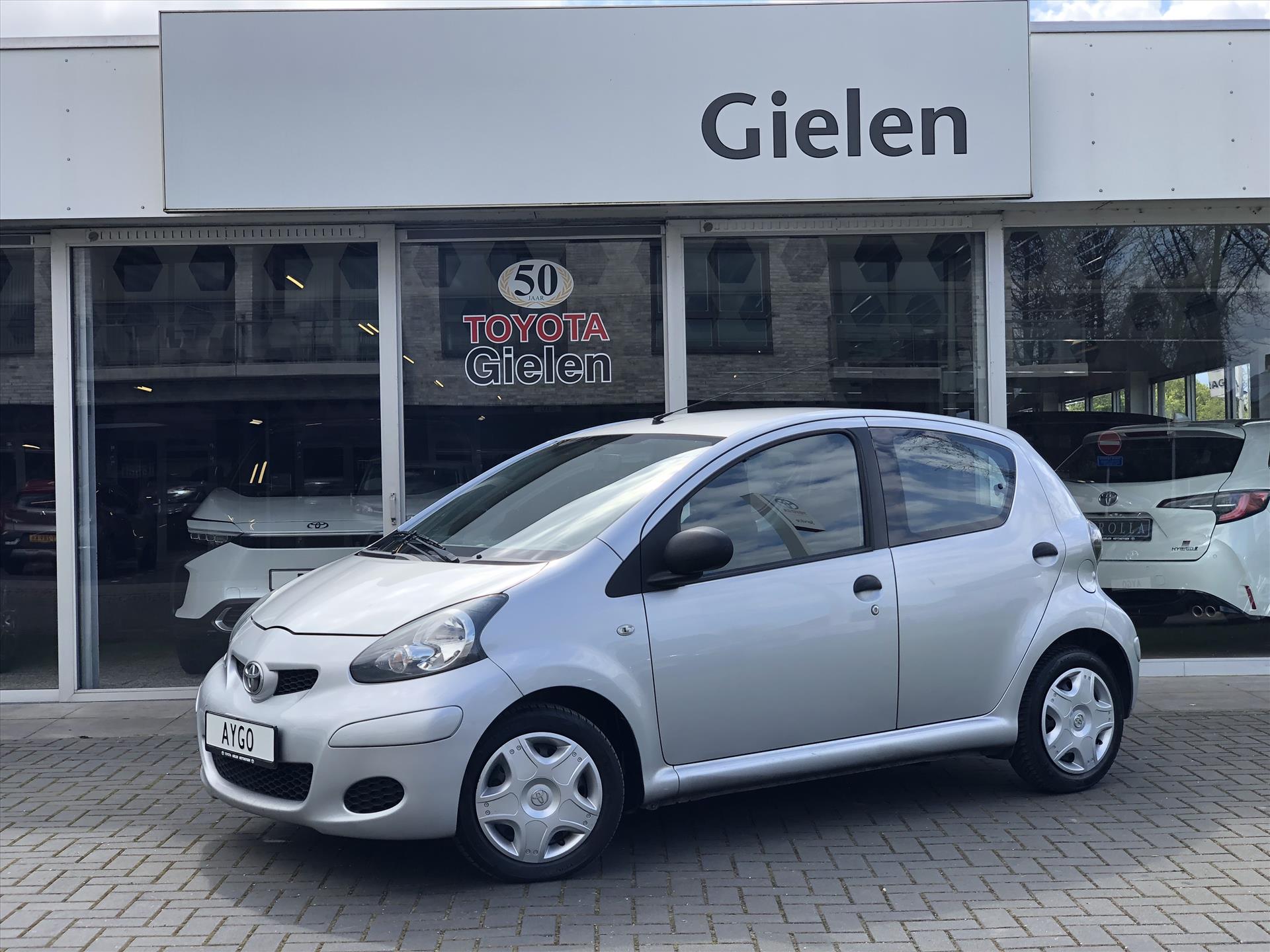 Toyota Aygo 1.0 VVT-I 5DRS Comfort | Airconditioning, Centrale deurvergrendeling, Radio/CD-Speler, Weinig KM! 37851870-0.jpg | Autobedrijf Gielen
