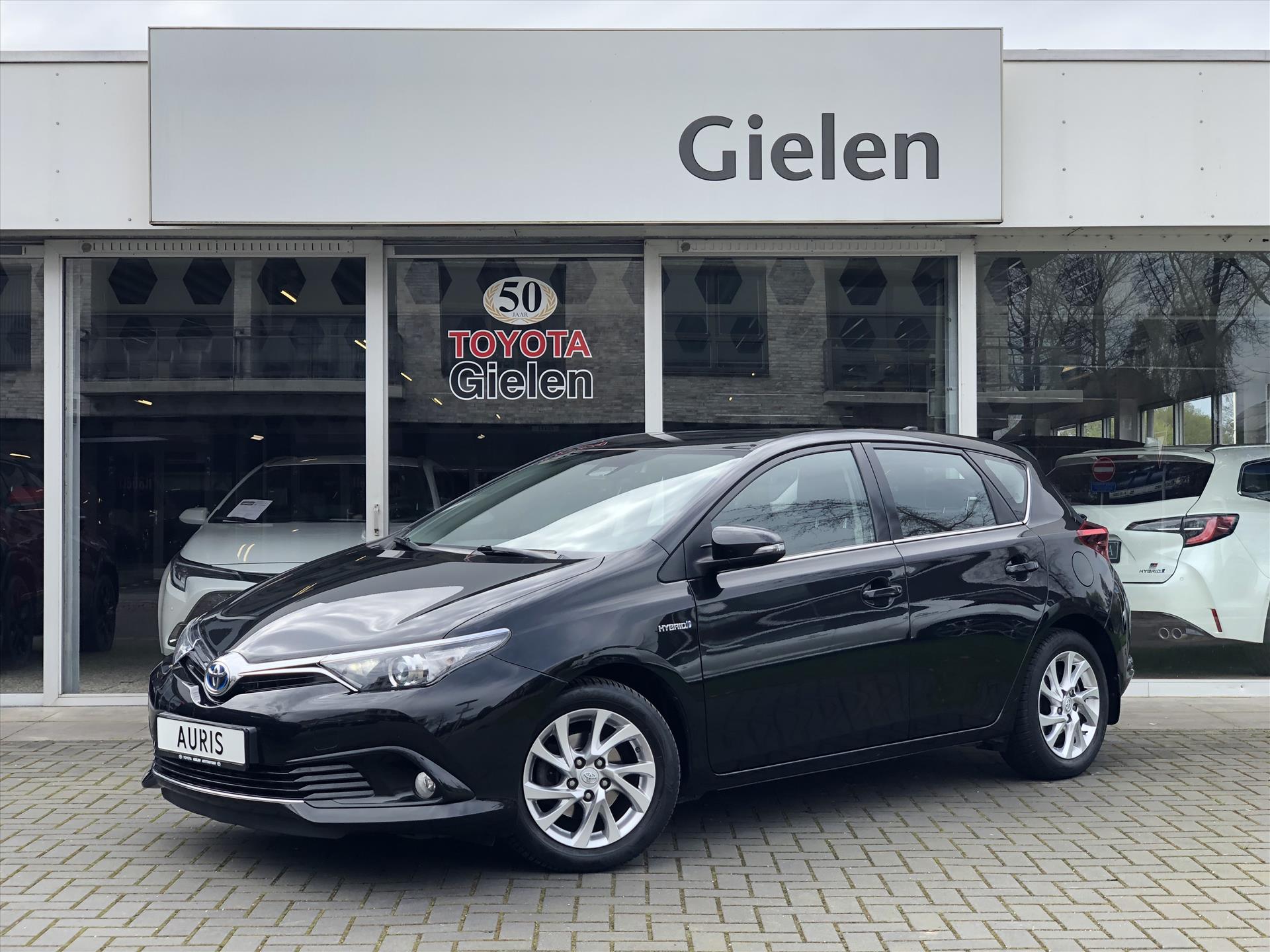Toyota Auris 1.8 Hybrid Dynamic | Stoelverwarming, Lichtmetalen velgen, Parkeercamera, Licht + regensensor, Climate control 37866450-0.jpg | Autobedrijf Gielen
