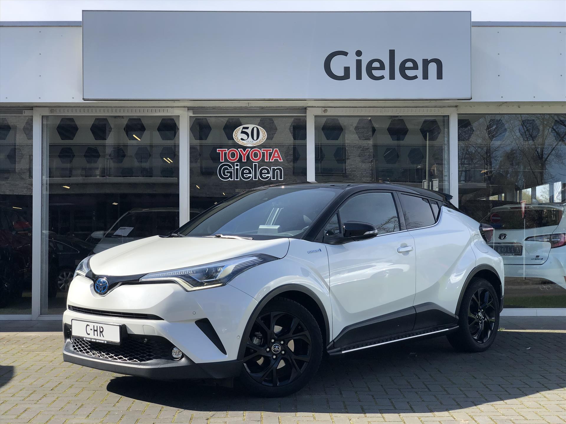 Toyota C-HR 1.8 Hybrid Bi-Tone Plus | JBL, Treeplanken, LED Pakket, Dodehoekherkenning, Half leer/Alcantara, Parkeersensoren, Navigatie 37866477-0.jpg | Autobedrijf Gielen