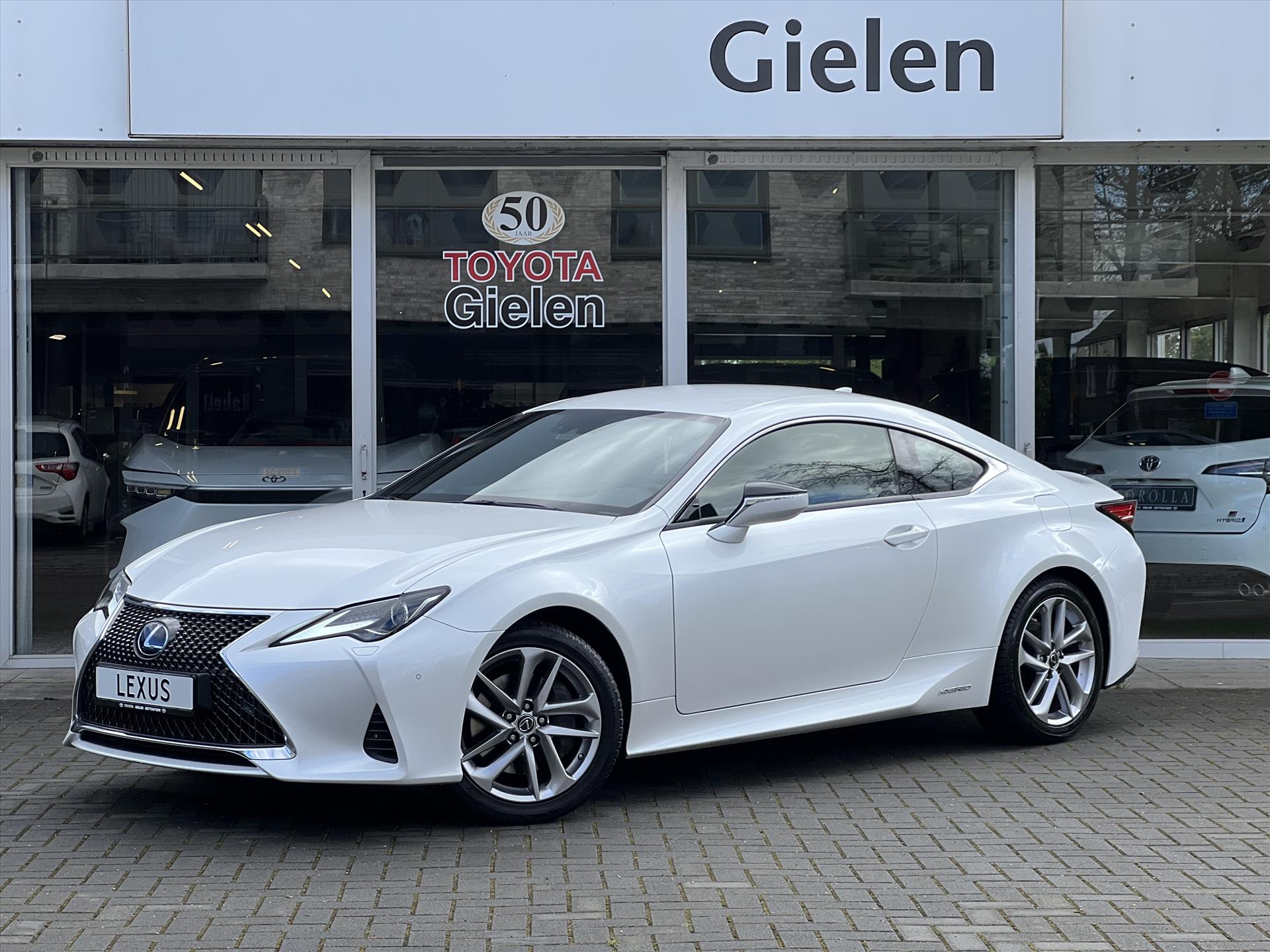 Lexus RC 300h 223pk Business Line Plus | Stoel + Stuurverwarming, Leer, Parkeersensoren, Navigatie, Keyless, Adaptive cruise control 37894640-0.jpg | Autobedrijf Gielen