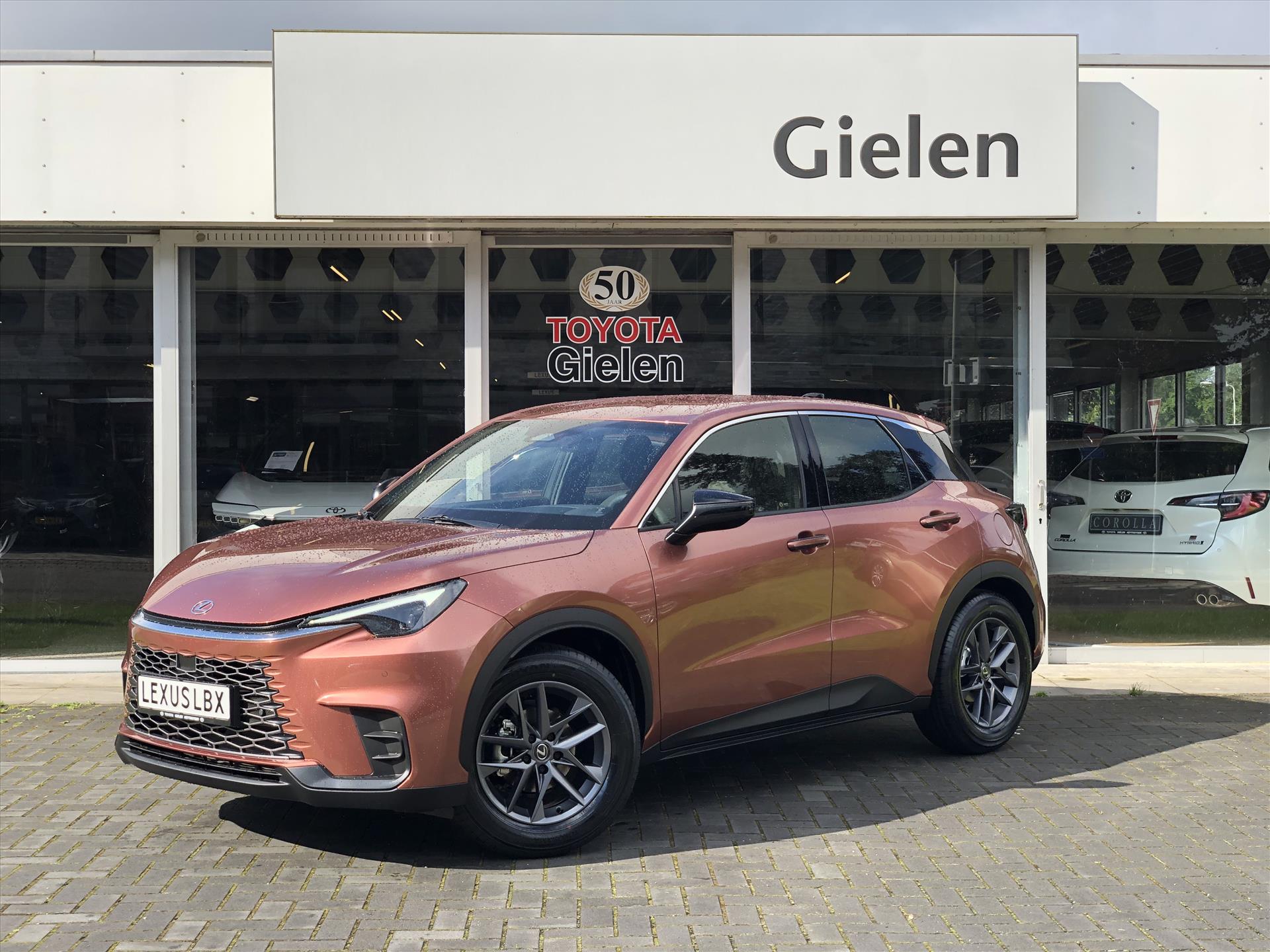 Lexus LBX 1.5 Hybrid 136pk CVT Comfort & Safety Pack | Dodehoekherkenning, Parkeersensoren, Keyless, Stoelverwarming 37901818-0.jpg | Autobedrijf Gielen