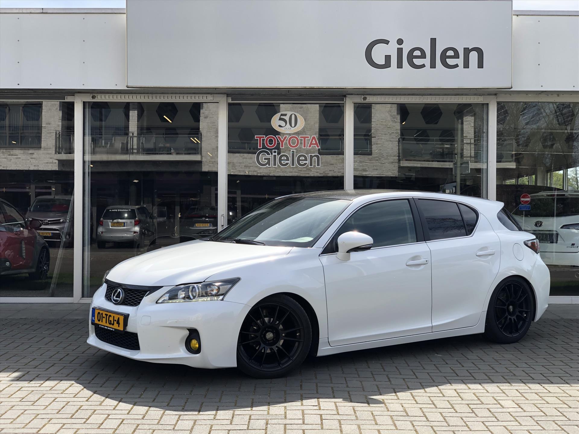 Lexus CT 200h Business Line Pro F Sport Grill | Parkeercamera, Keyless, Cruise control, 18 inch, Privacy Glass, Zeer compleet! 37972809-0.jpg | Autobedrijf Gielen
