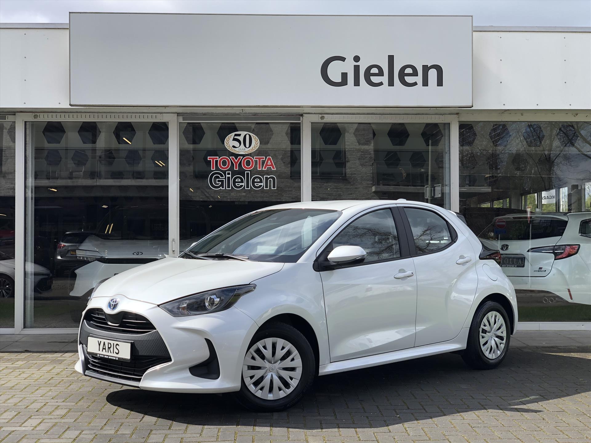Toyota Yaris 1.5 Hybrid Active Plus | Parelmoer wit, Apple CarPlay/Android Auto, Parkeercamera, Licht + Regensensor, Weinig KM! 38018848-0.jpg | Autobedrijf Gielen
