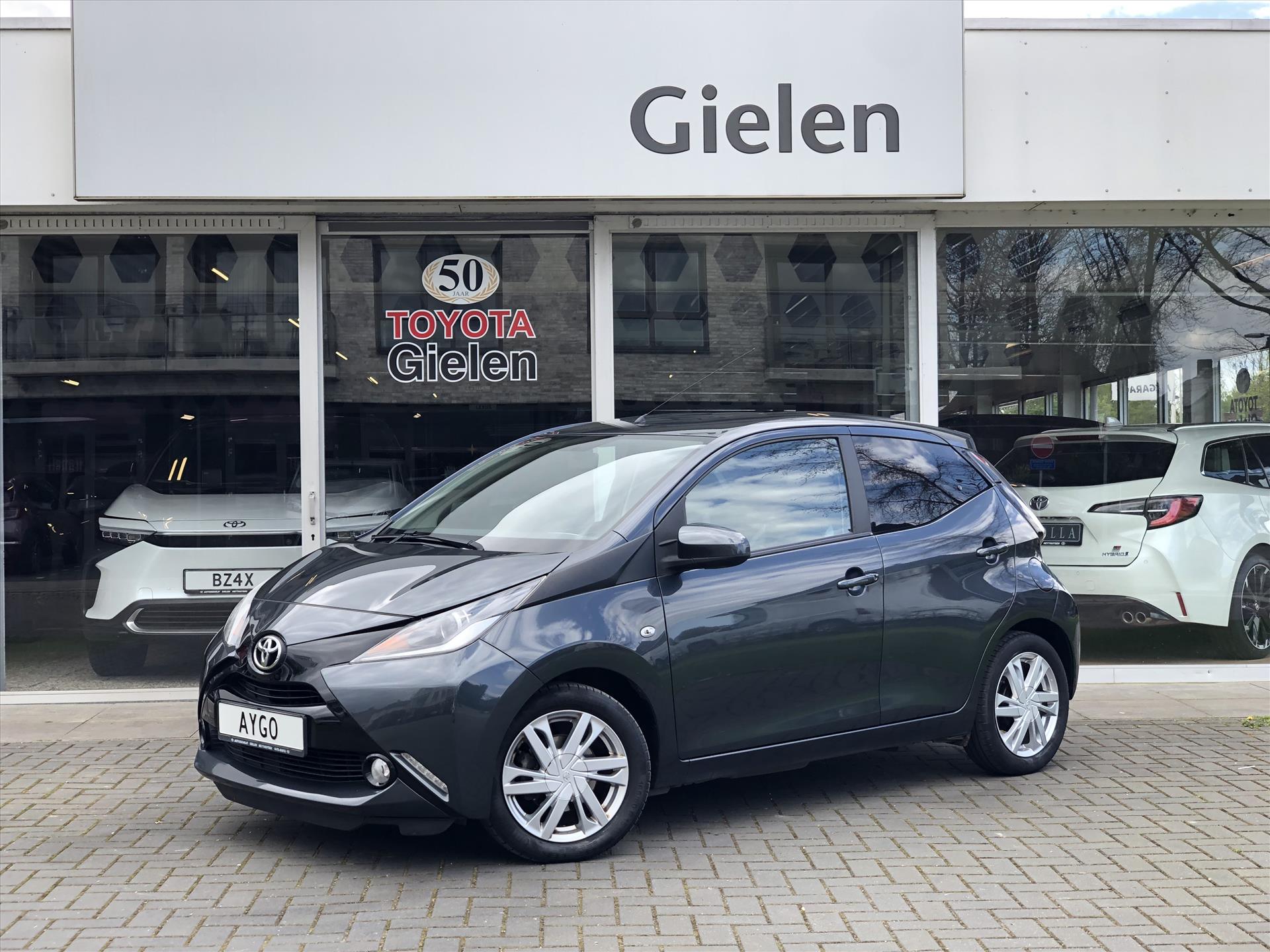 Toyota Aygo 1.0 VVT-i X-Sport | Lichtmetalen velgen, Privacy Glass, Spoiler, Trekhaak, Parkeercamera, Stuurbediening, Bluetooth, Zeer comple 38028493-0.jpg | Autobedrijf Gielen