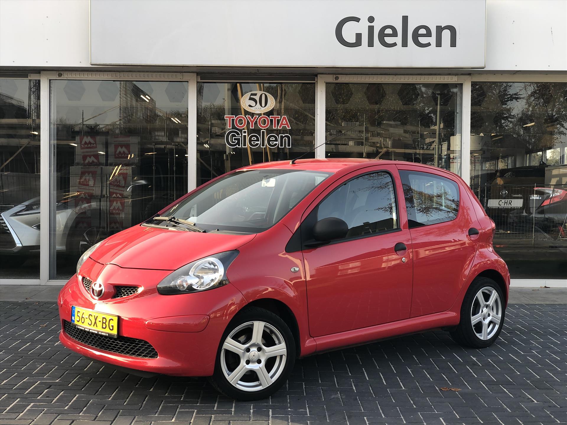 Toyota Aygo 1.0 VVT-I 5DRS | Lichtmetalen velgen, Radio / CD speler, Lage maandelijkse kosten! 38043794-0.jpg | Autobedrijf Gielen