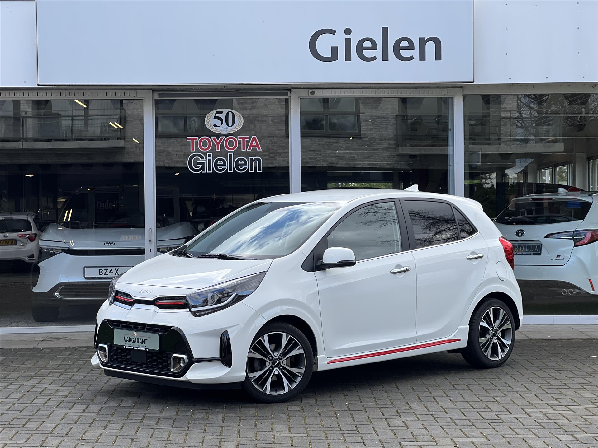 Kia Picanto 1.2 84pk 5-zits GT-Line | Dodehoekherkenning, Parkeersensoren, Navigatie, Camera, Stoel + Stuurverwarming, Leer, Keyless 38060202-0.jpg | Autobedrijf Gielen