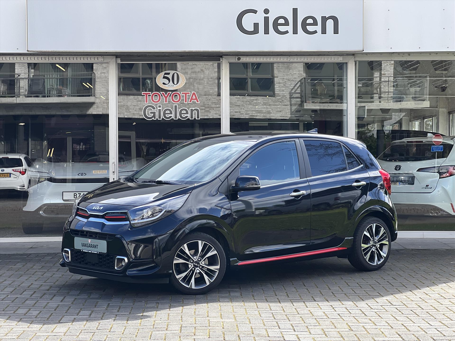 Kia Picanto 1.2 84pk 5-zits GT-Line | Dodehoekherkenning, Parkeersensoren, Navigatie, Camera, Stoel + Stuurverwarming, Leer, Keyless 38060250-0.jpg | Autobedrijf Gielen