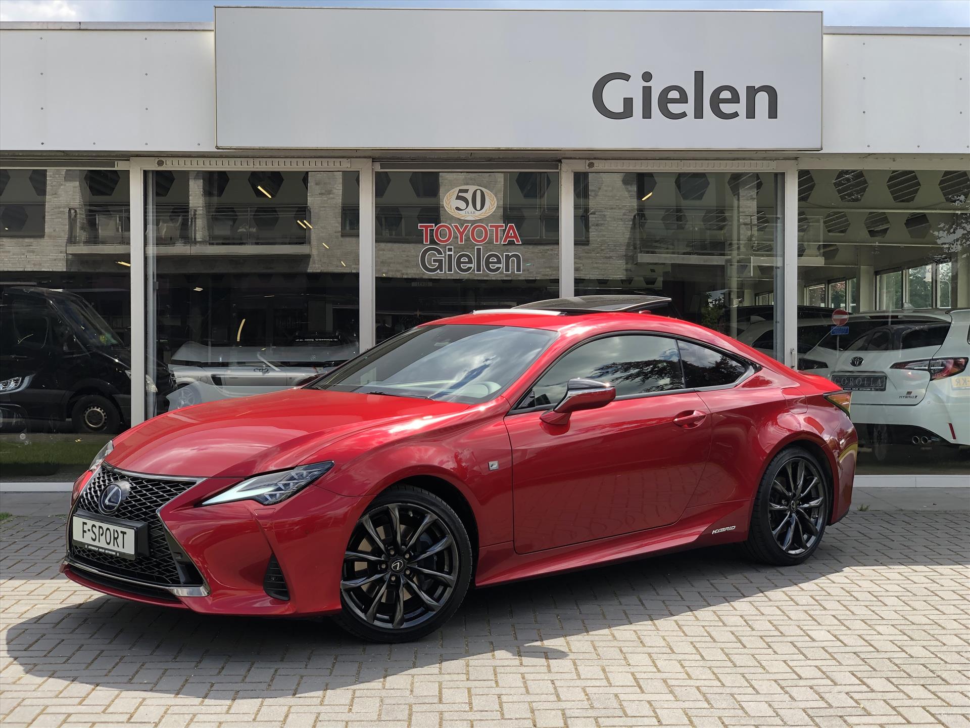 Lexus RC 300h F Sport Premium | Alle opties, Schuifdak, Mark Levinson, Blind Spot, Stoelventilatie, Stuurverwarming, Parkeersensoren 38339976-0.jpg | Autobedrijf Gielen