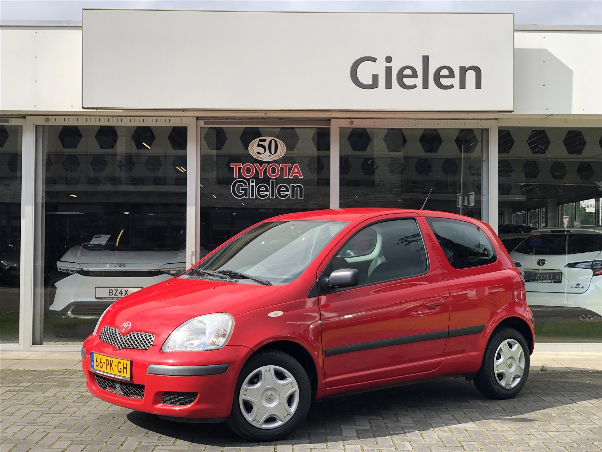 Toyota Yaris 1.3 VVT-i Idols | 2e eigenaar, Centrale deurvergrendeling, Elektrische ramen, Radio/CD-Speler, Top onderhouden 38393649-0.jpg | Autobedrijf Gielen