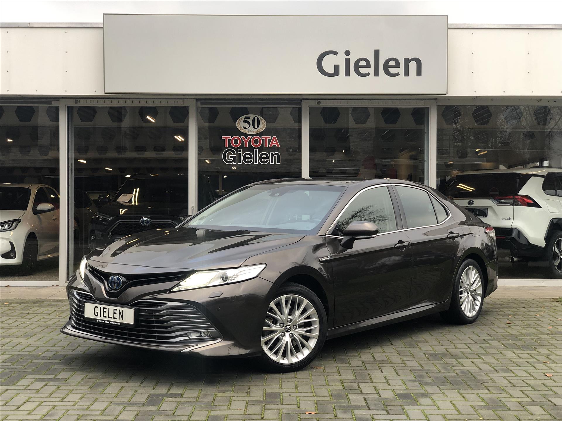Toyota Camry 2.5 Hybrid 218pk Premium | Head up display, Dodehoekherkenning, JBL, Leer, Stoelverwarming, Parkeersensoren, NL-Auto 38420865-0.jpg | Autobedrijf Gielen