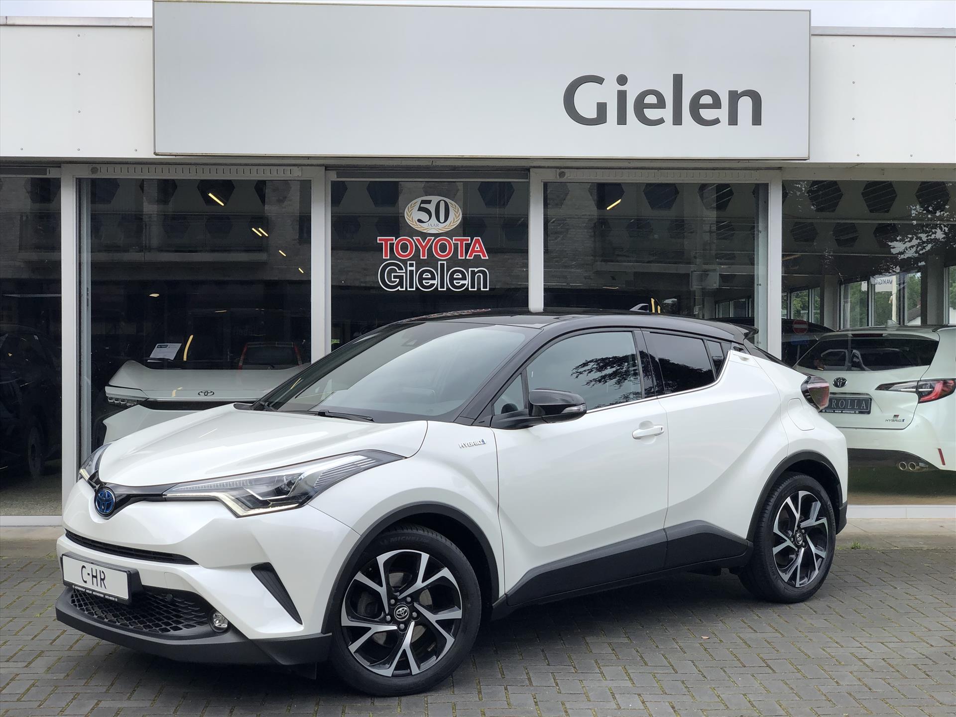 Toyota C-HR 1.8 Hybrid Bi-Tone | Trekhaak, Navigatie, Dodehoekherkenning, Stoelverwarming, 18 inch, Keyless, DAB 38586120-0.jpg | Autobedrijf Gielen