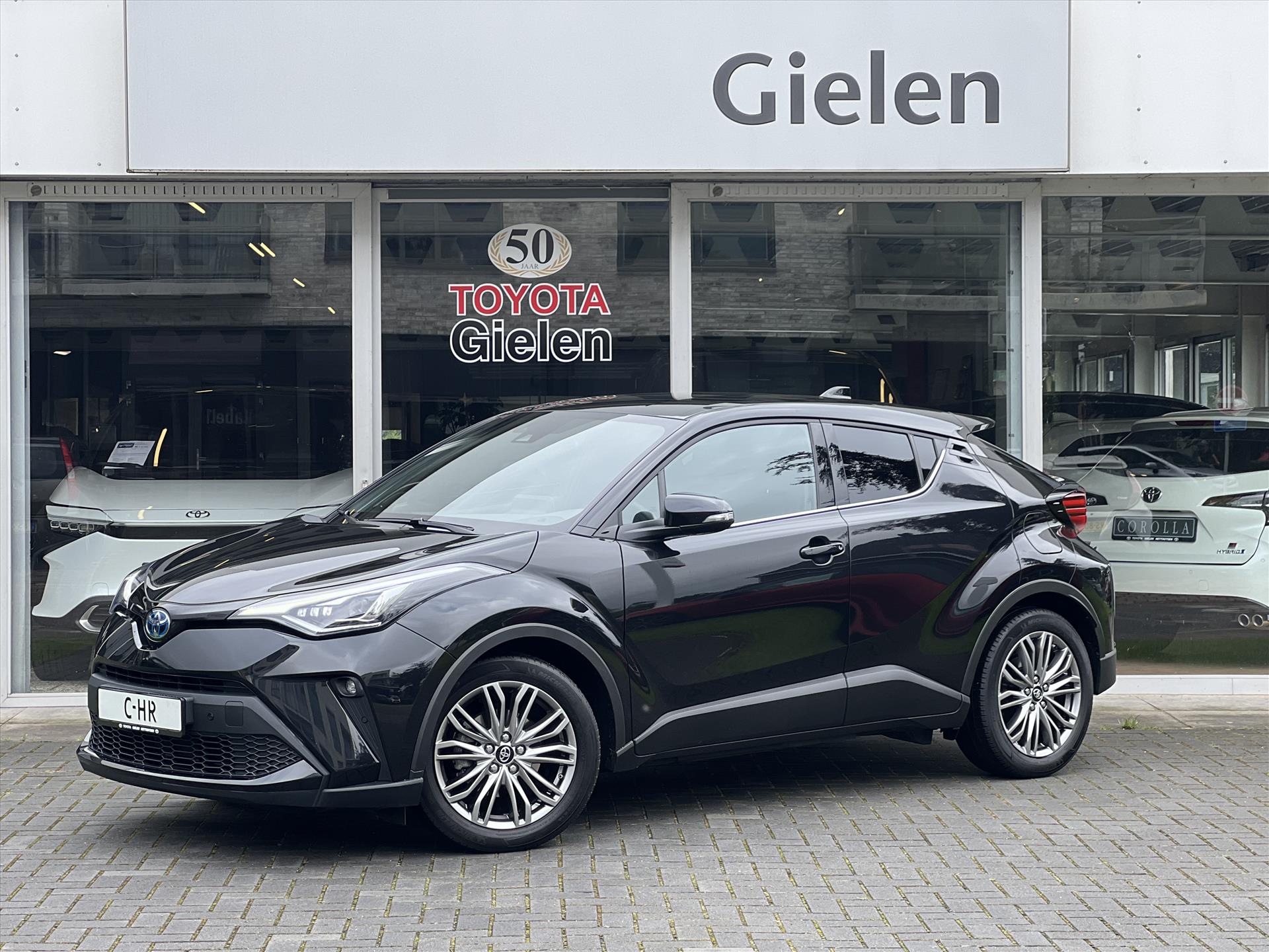 Toyota C-HR 2.0 Hybrid Executive | JBL, LED, Dodehoekherkenning, Parkeersensoren, 18 inch, Stoelverwarming 38602579-0.jpg | Autobedrijf Gielen