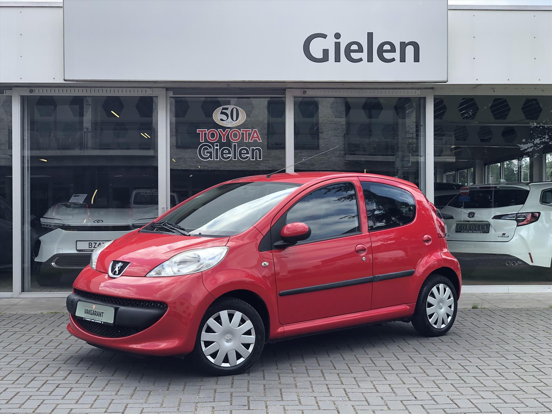 Peugeot 107 1.0 XS | Toyota Aygo, Centrale deurvergrendeling, Elektrische ramen, Radio/CD-Speler, Zeer netjes 38701831-0.jpg | Autobedrijf Gielen