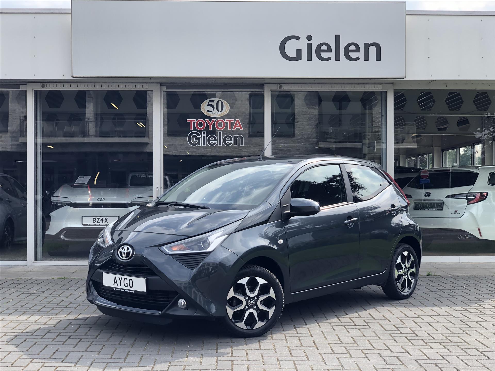 Toyota Aygo 1.0 VVT-i X-Joy | Apple CarPlay, Lichtmetalen velgen, Parkeercamera, Mistlampen, In hoogte verstelbare stoel, Airco 38717410-0.jpg | Autobedrijf Gielen