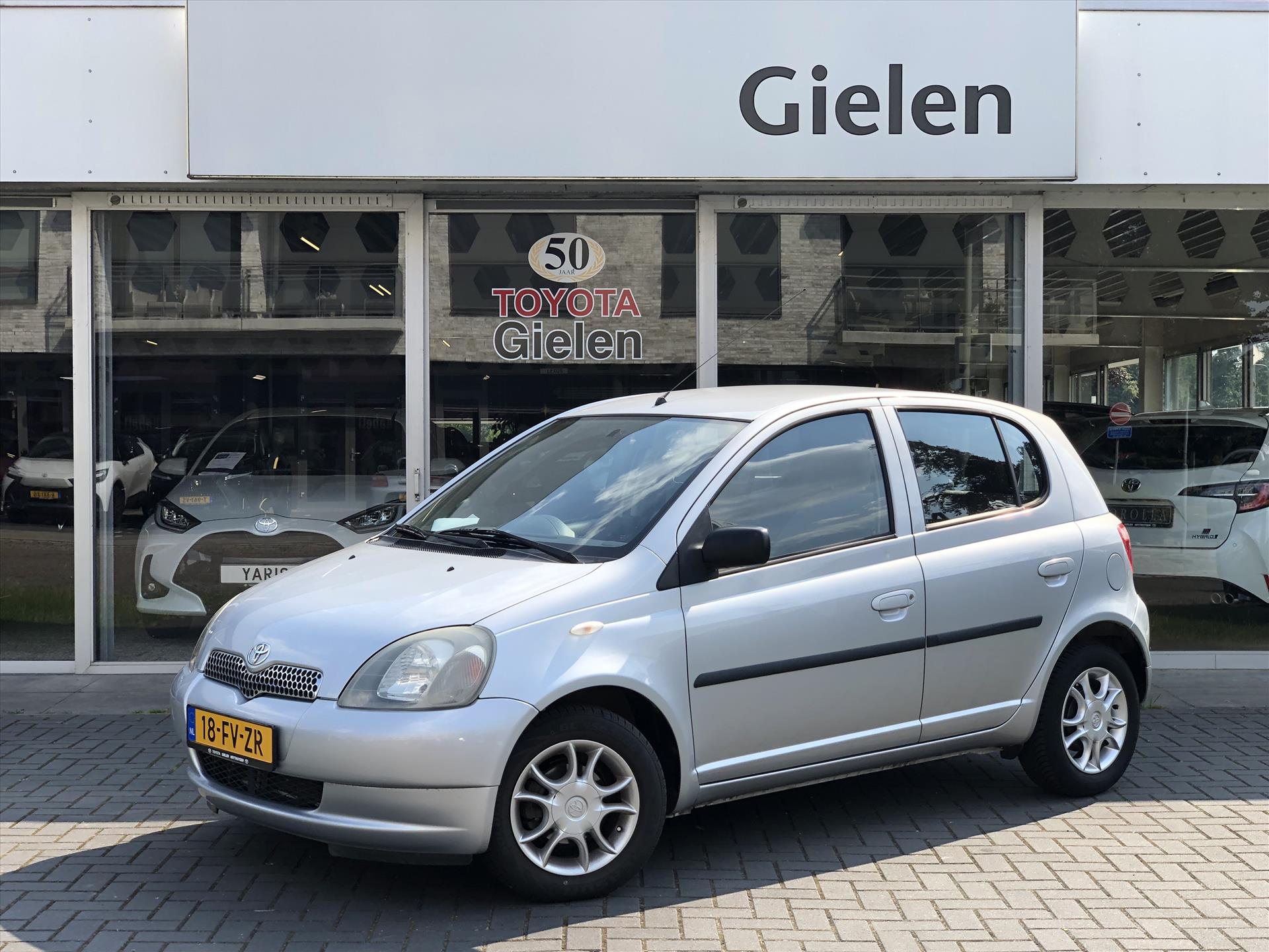 Toyota Yaris 1.3 VVTI 5-DRS Sol | Airconditioning, Centrale deurvergrendeling, Elektrische ramen, Radio/CD-Speler, Weinig KM! 38819312-0.jpg | Autobedrijf Gielen
