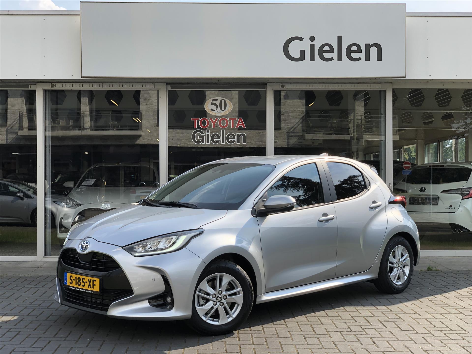 Toyota Yaris 1.5 Hybrid Dynamic Plus | Dodehoekherkenning, Parkeersensoren, Stoelverwarming, Apple CarPlay/Android Auto 38820449-0.jpg | Autobedrijf Gielen
