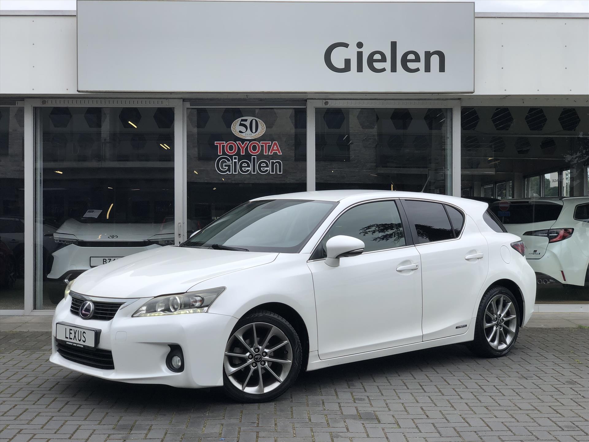 Lexus CT 200h Business Style | Eerste eigenaar, Leer, 17 inch, Parkeercamera, Navigatie, Licht + Regensensor 38849634-0.jpg | Autobedrijf Gielen